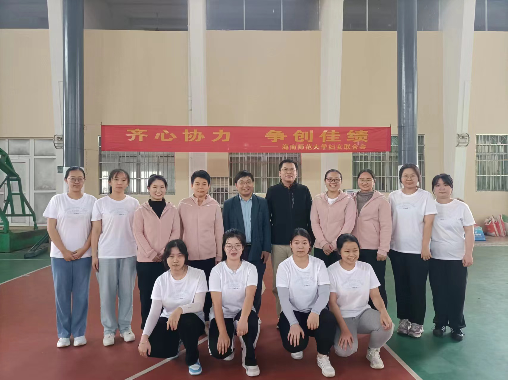 巾帼不让须眉                  ——星空游戏官方3.8妇女节拔河比赛圆满落幕