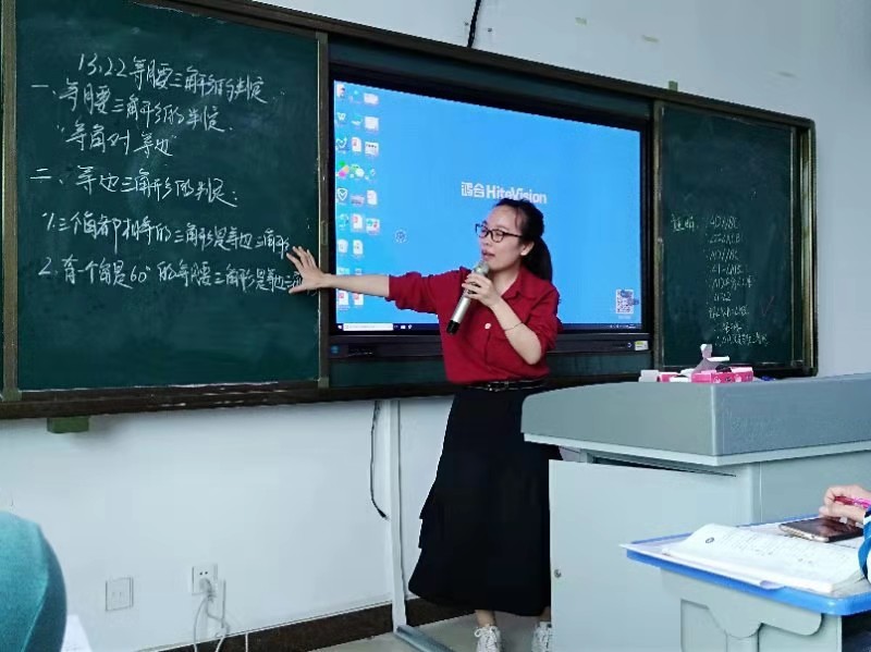 海南数学名师巡讲团“推进教育扶贫，助力顶岗实习”活动
