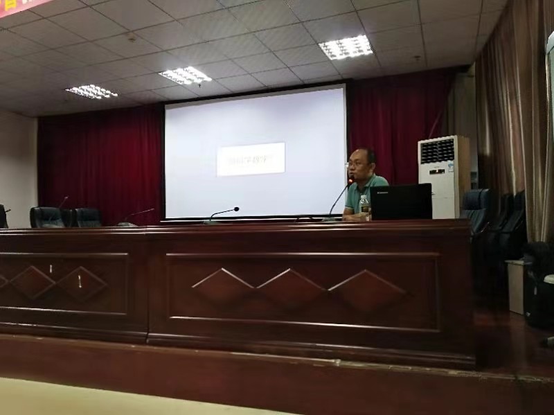 海南数学名师巡讲团“推进教育扶贫，助力顶岗实习”活动