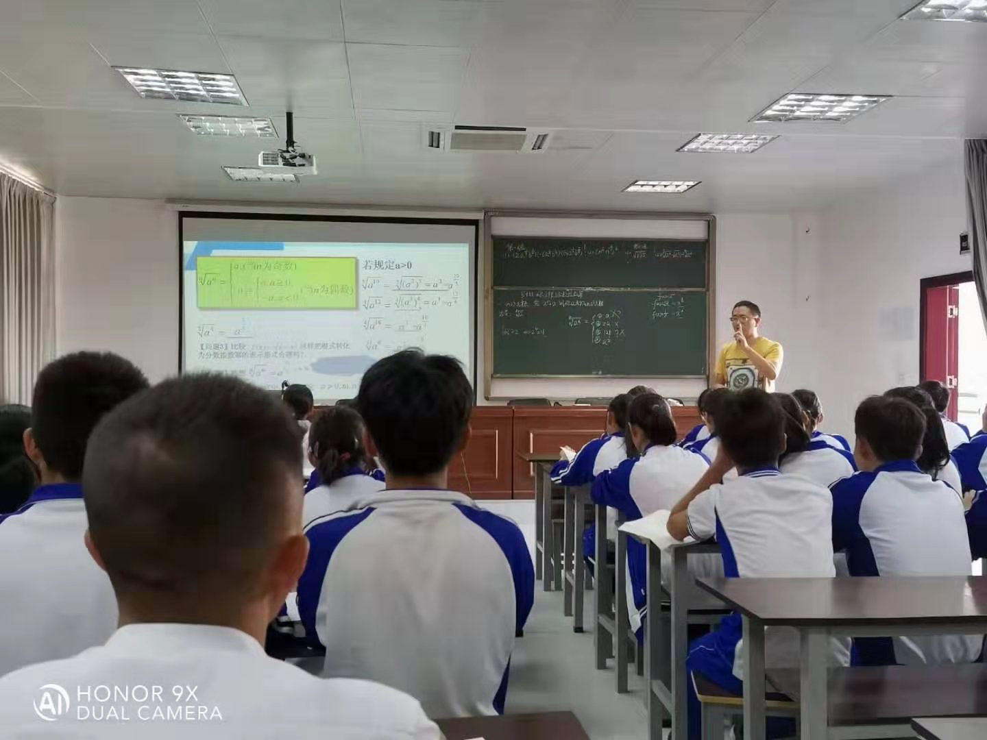海南数学名师巡讲团“推进教育扶贫，助力顶岗实习”活动