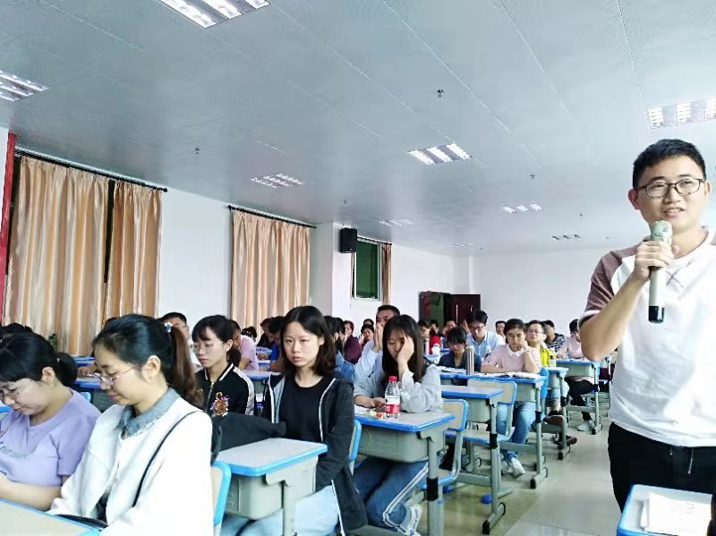 海南数学名师巡讲团“推进教育扶贫，助力顶岗实习”活动