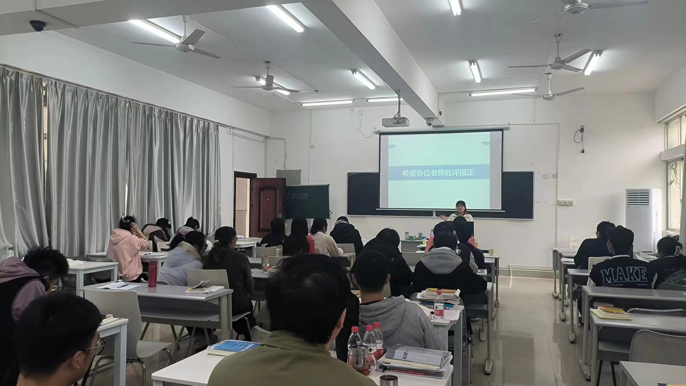 数学与统计学院2022级数学学术型硕士研究生开题报告答辩会