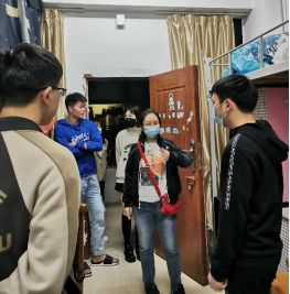 开学送关怀，慰问递真情 ——数学与统计学院院领导探访研究生宿舍