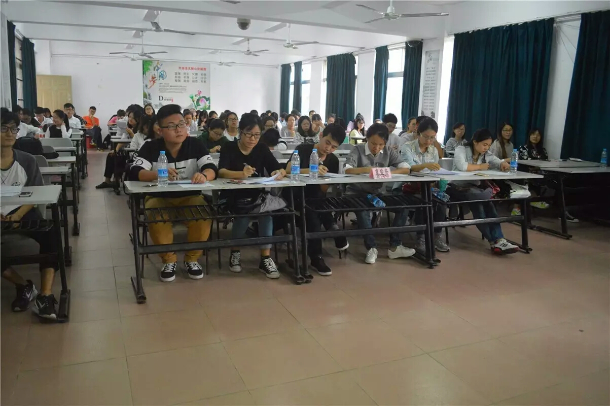 张扬个性，展现自我风采――记数学与统计学院第三届“校园主持人风采大赛初赛