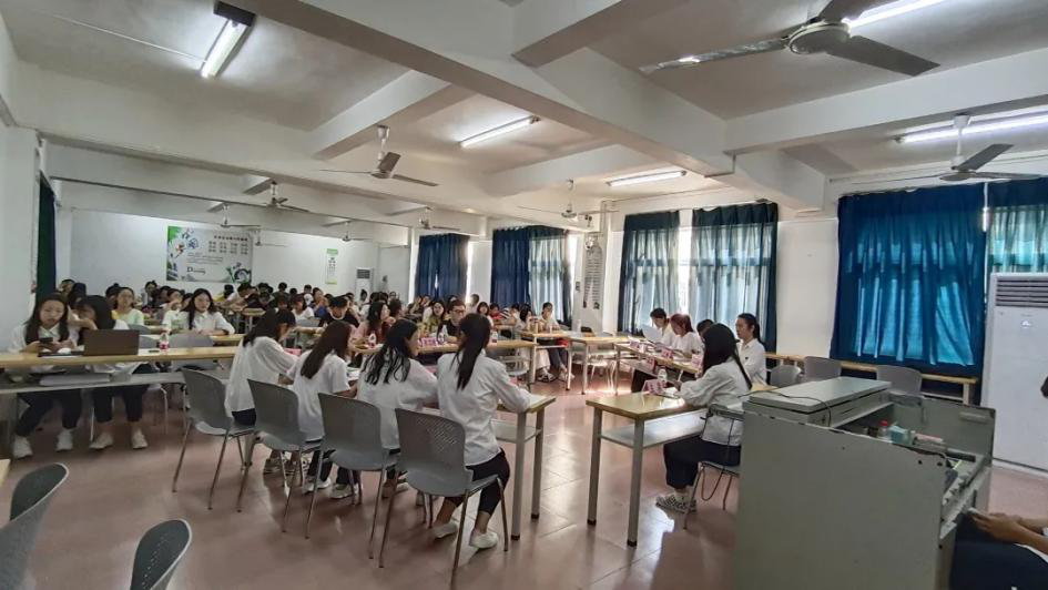 星空游戏官方数学与统计学院“借唇舌烽火，观时代缩影”辩论赛