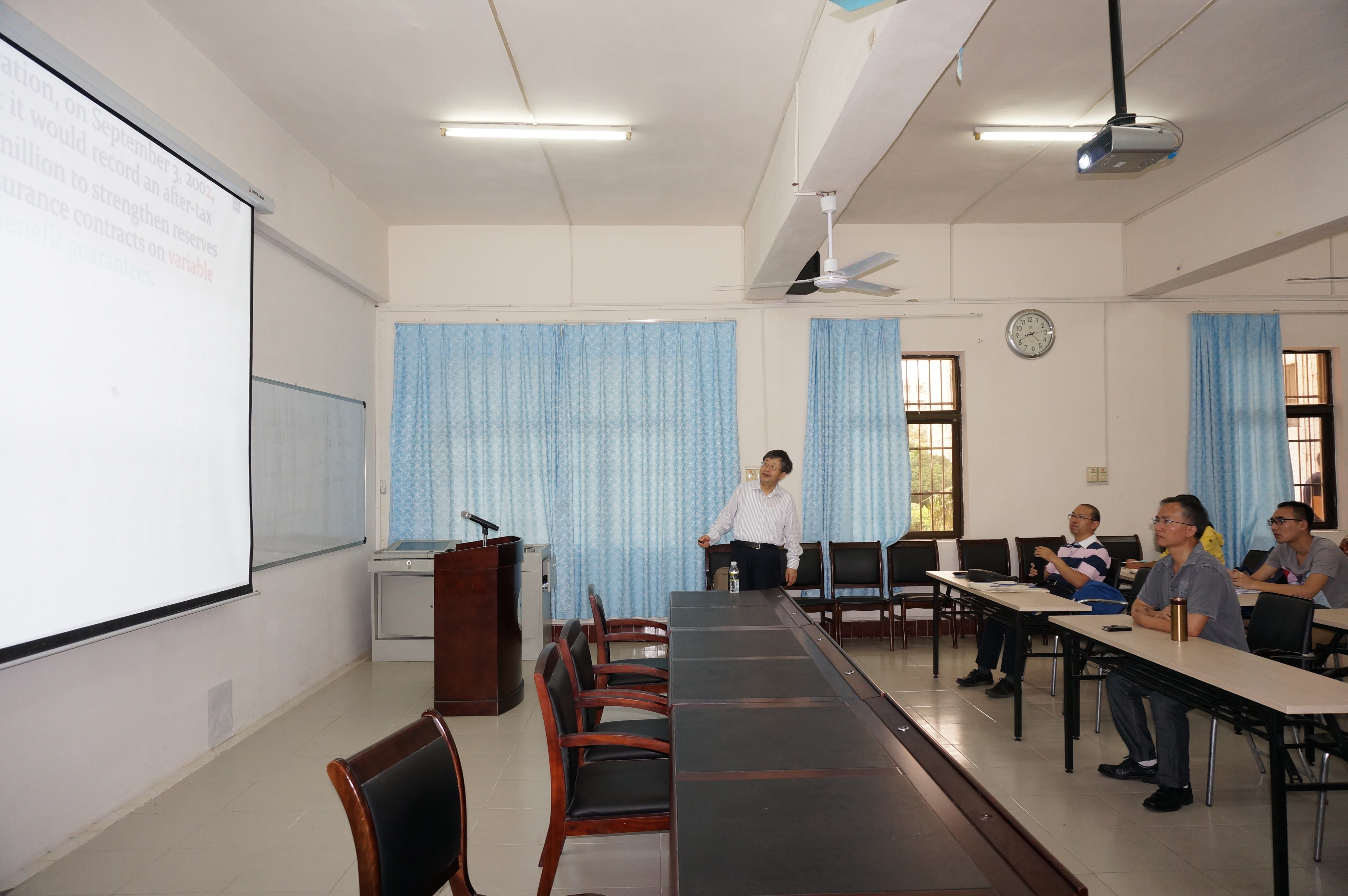 香港大学杨海亮教授来我校讲学