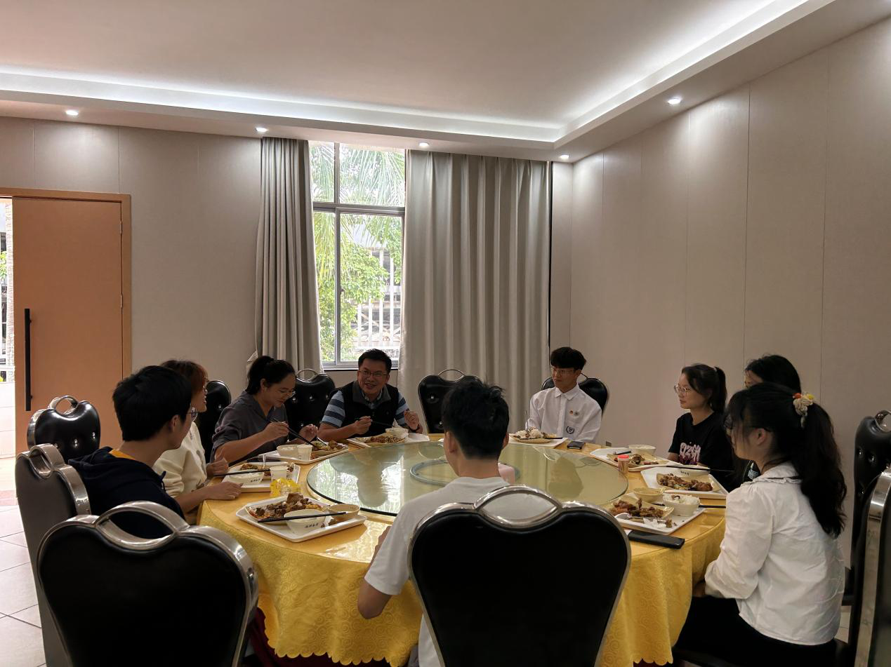 数学与统计学院第八期师生午餐会顺利举办