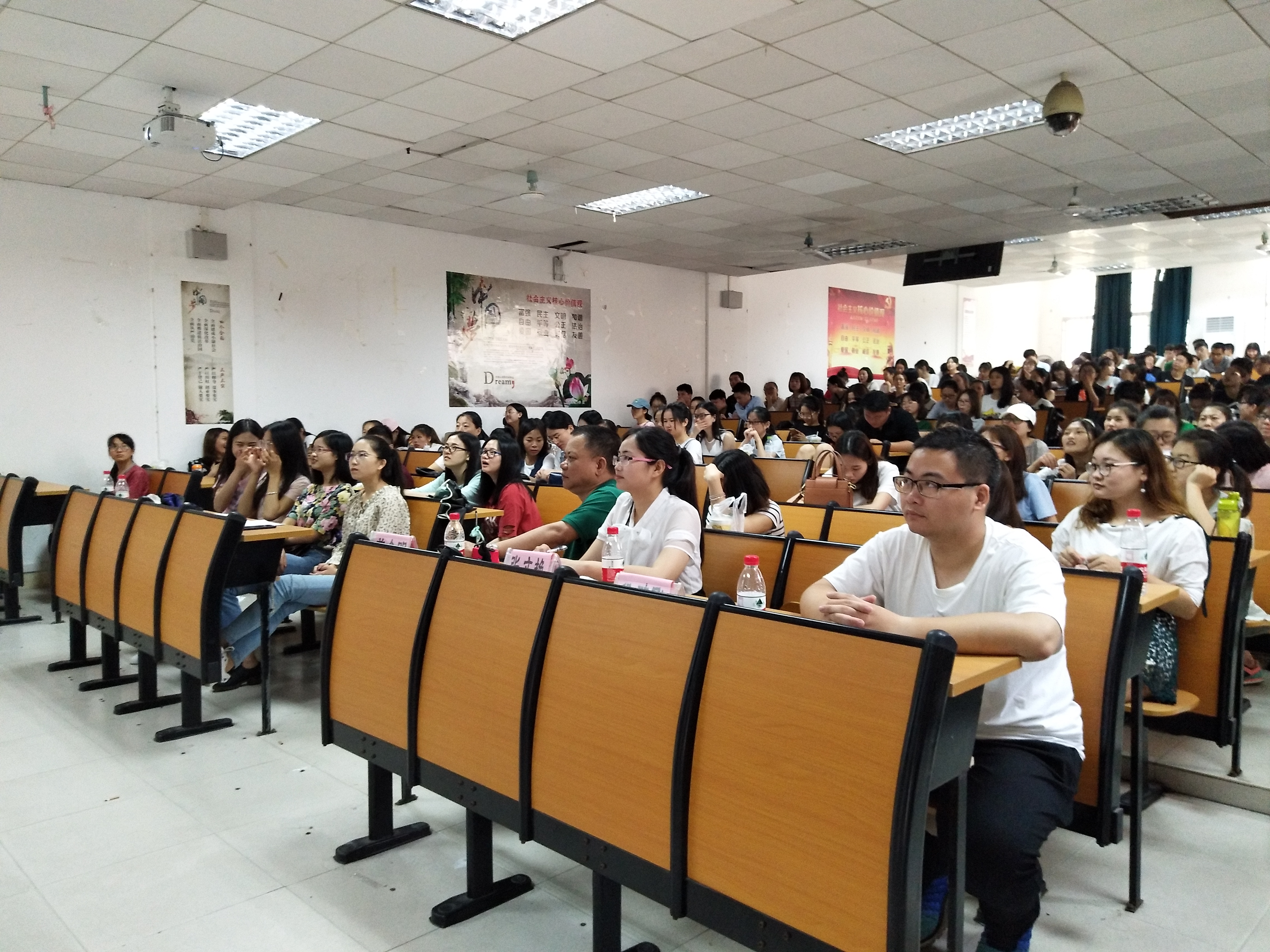 生活如意，前程似锦——记数统学院2018届毕业生教育大会暨征兵宣讲活动