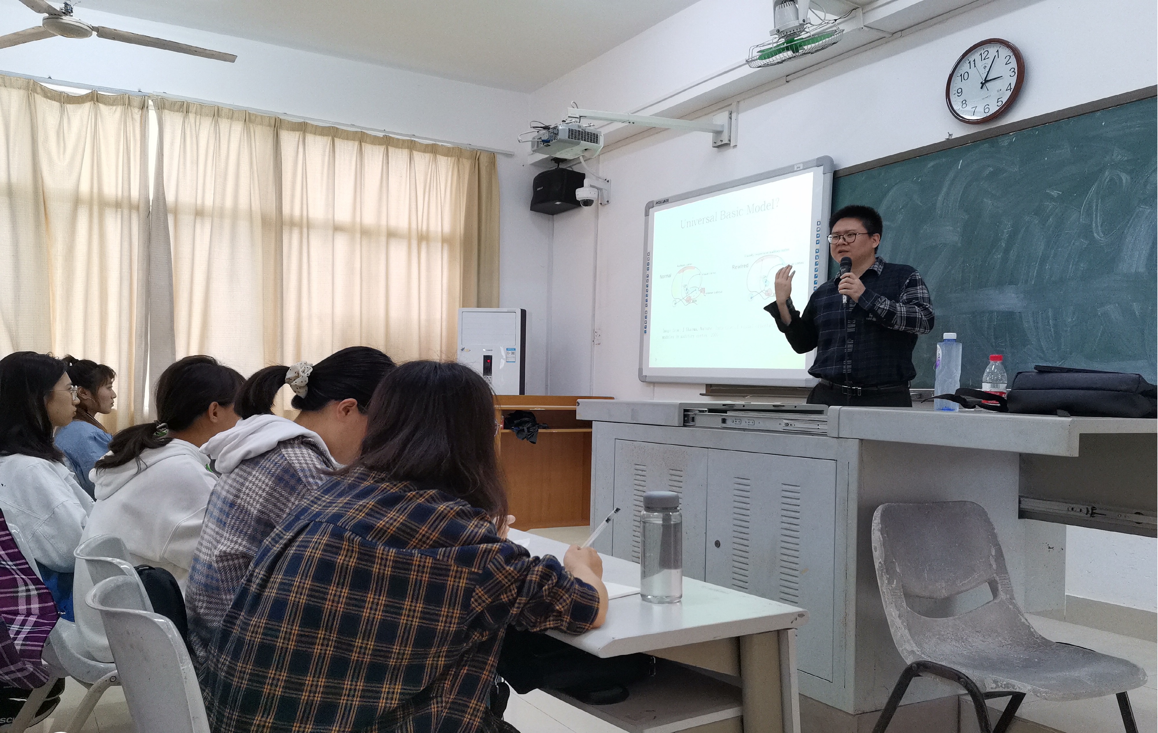 湖南大学曾湘祥教授来我校讲学