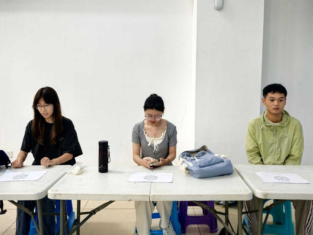数学与统计学院“晨光缕缕映书影，墨香袅袅润心灵”晨读活动