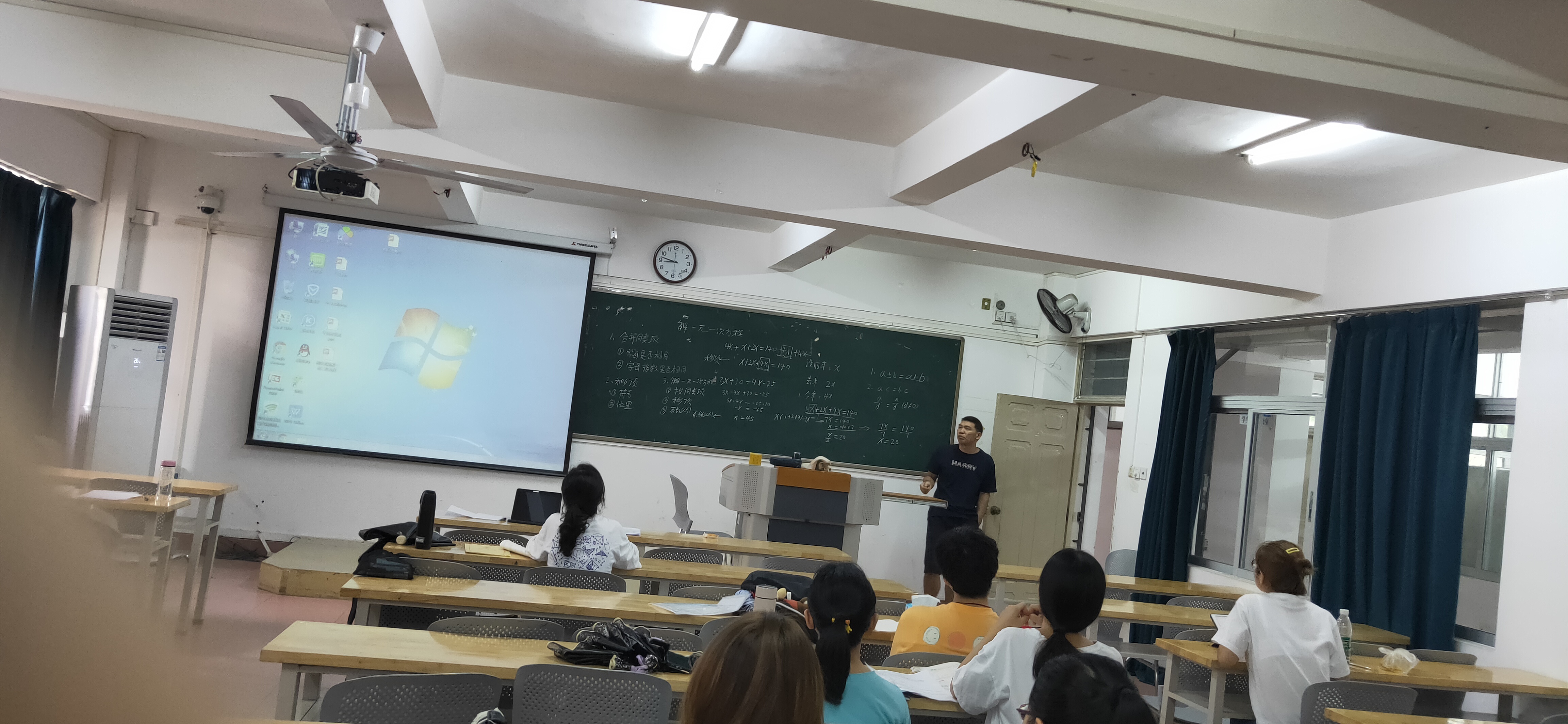 邀请校友为师范生做教学技能强化训练