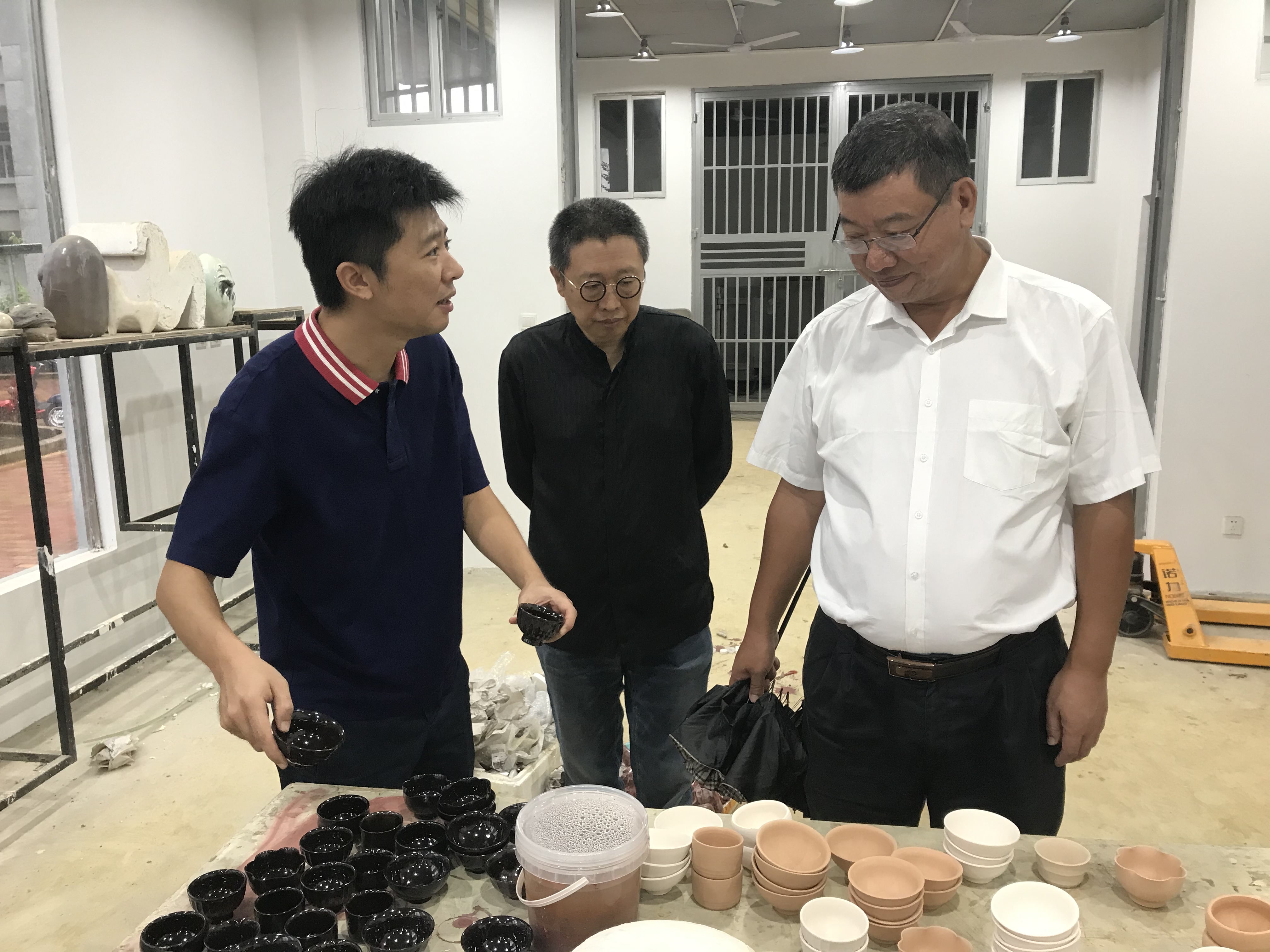 林强校长走访美术学院