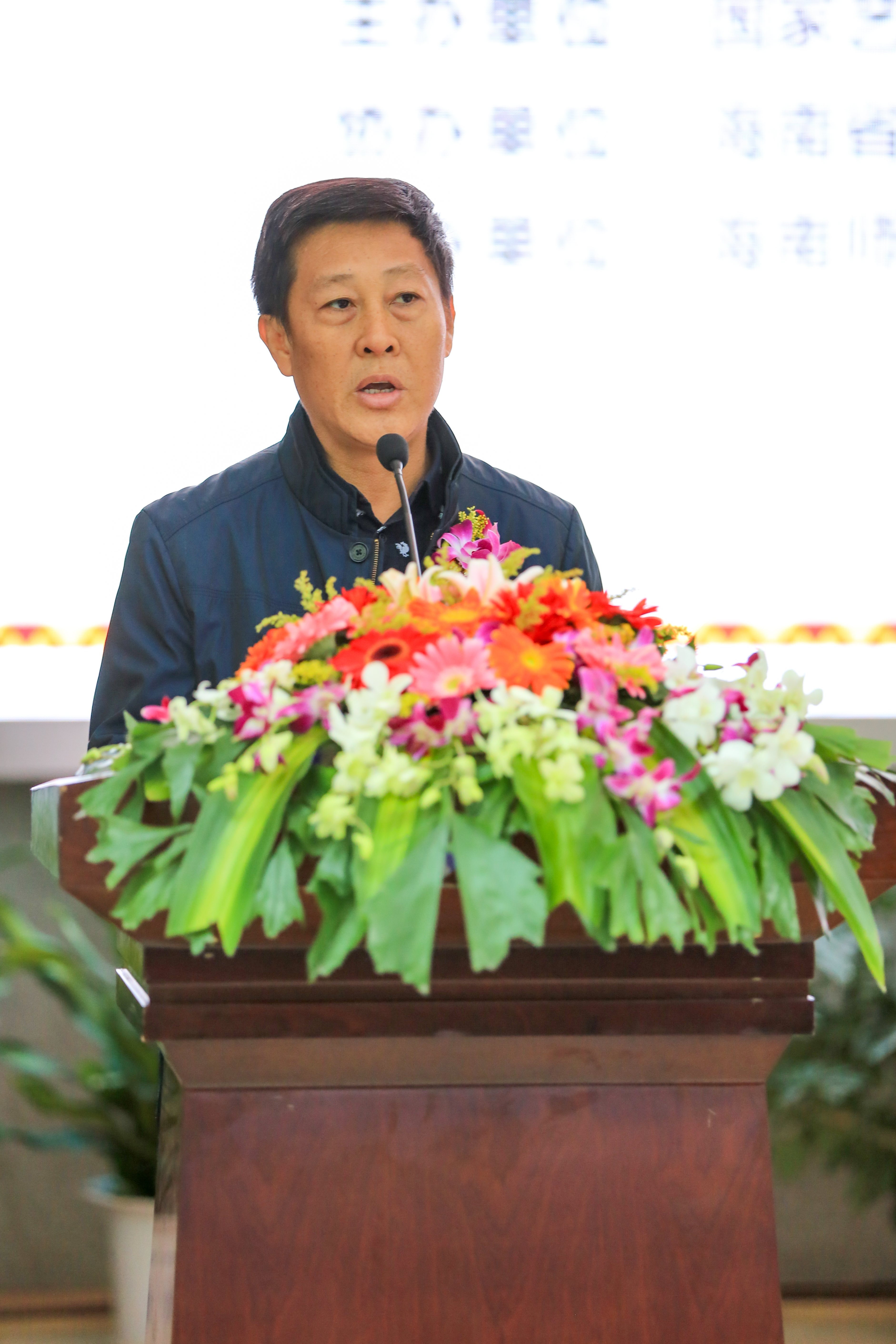 “黎锦风韵”国家艺术基金黎锦人才培养项目成果汇报展开展