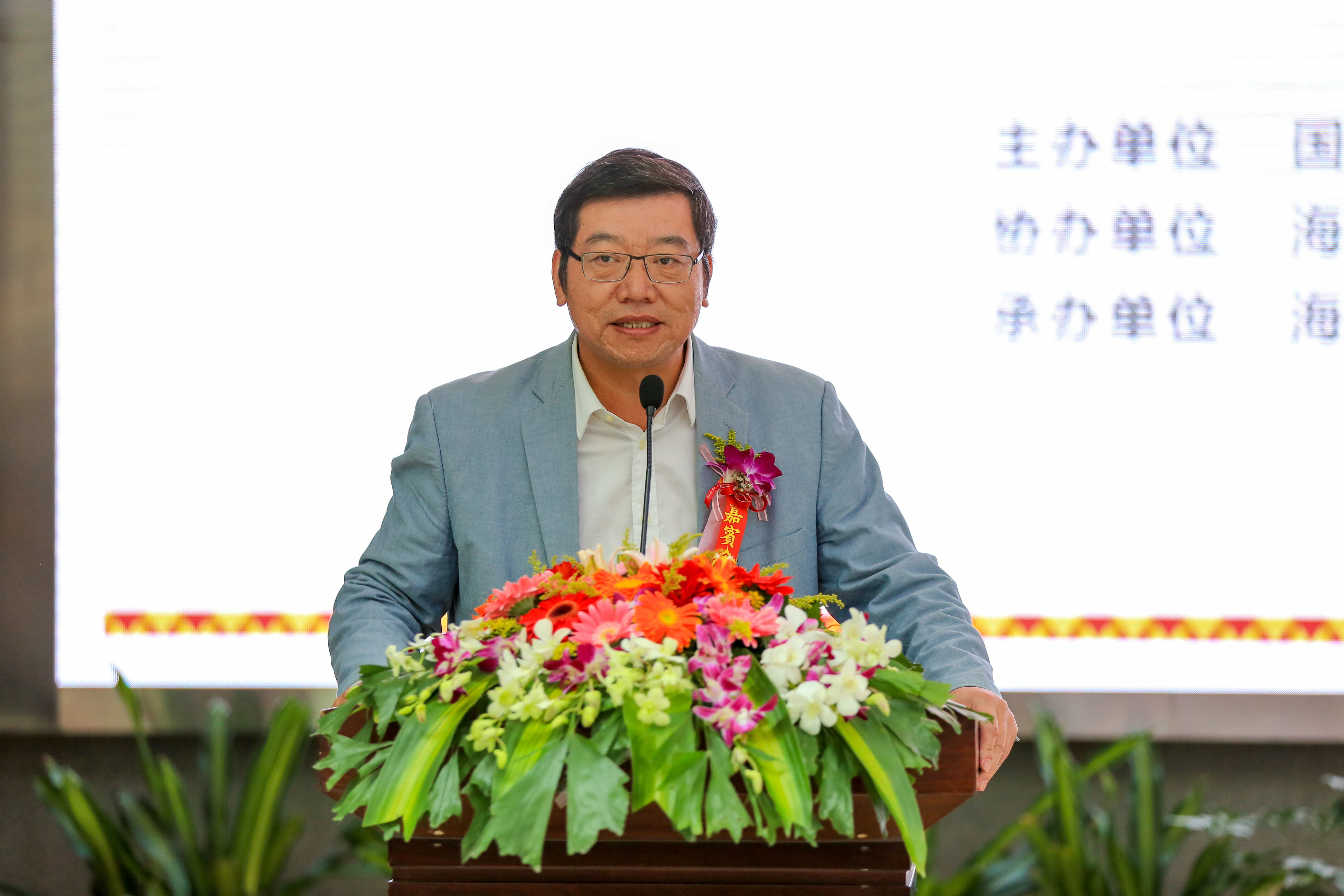 “黎锦风韵”国家艺术基金黎锦人才培养项目成果汇报展开展