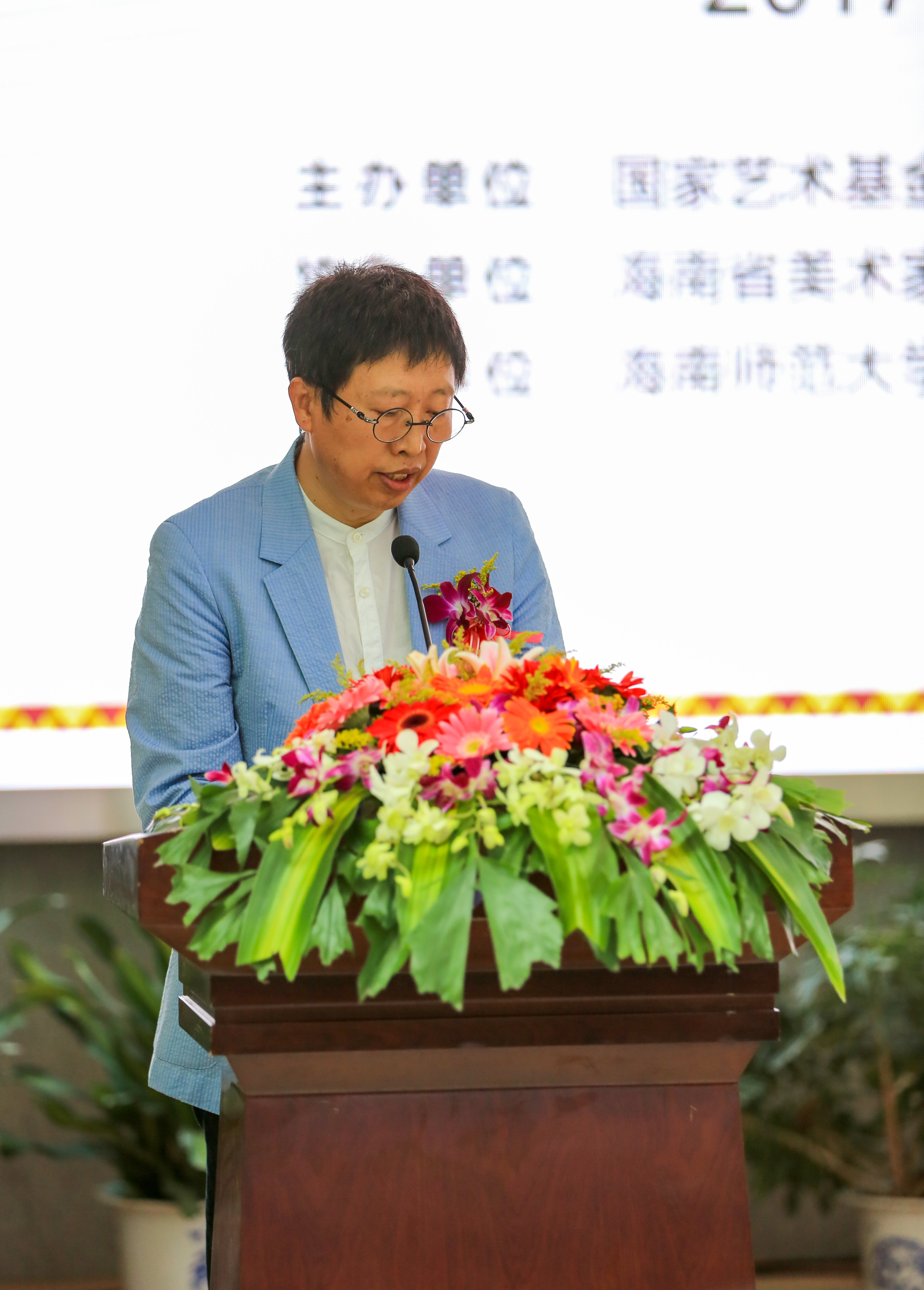 “黎锦风韵”国家艺术基金黎锦人才培养项目成果汇报展开展