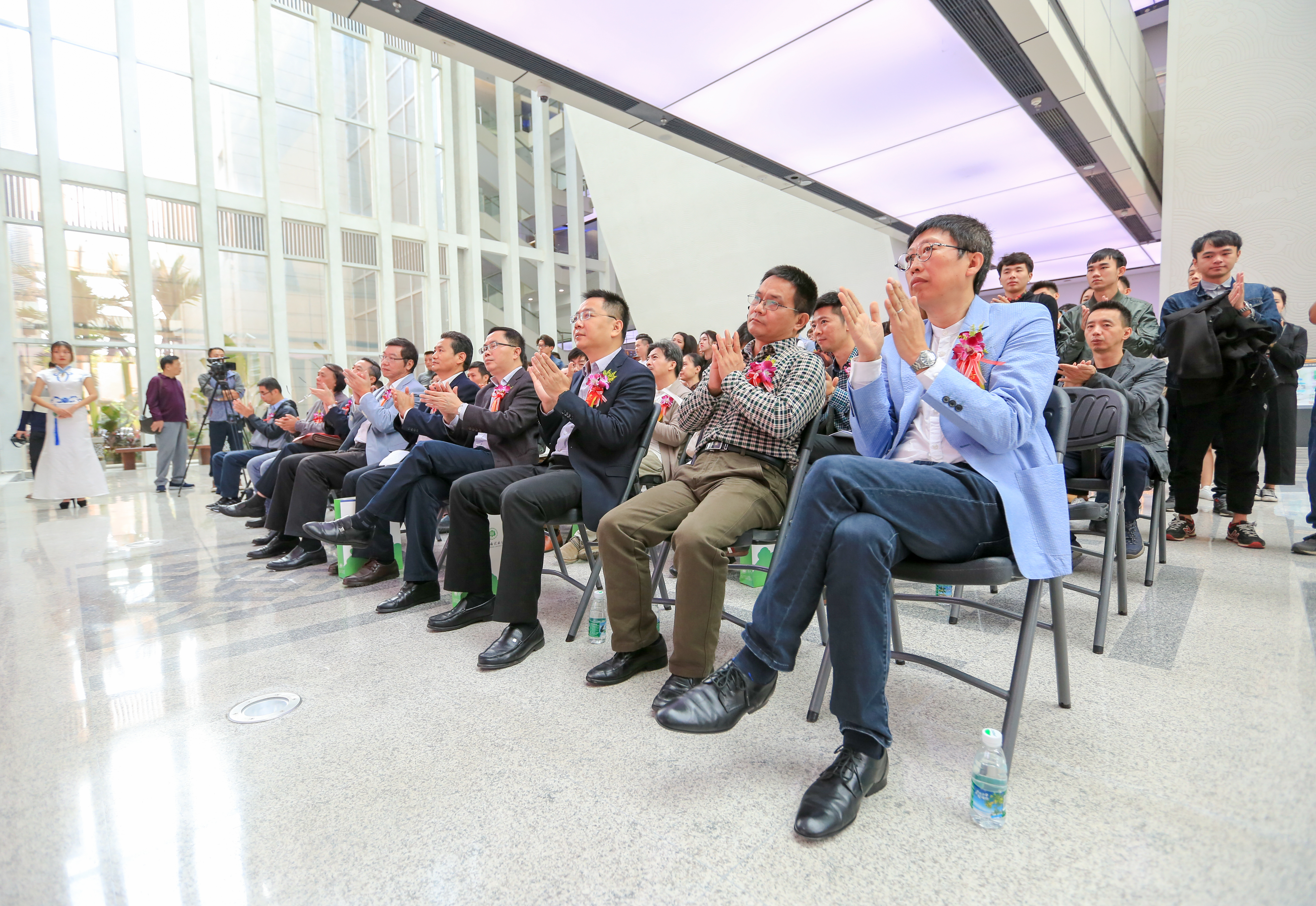 “黎锦风韵”国家艺术基金黎锦人才培养项目成果汇报展开展