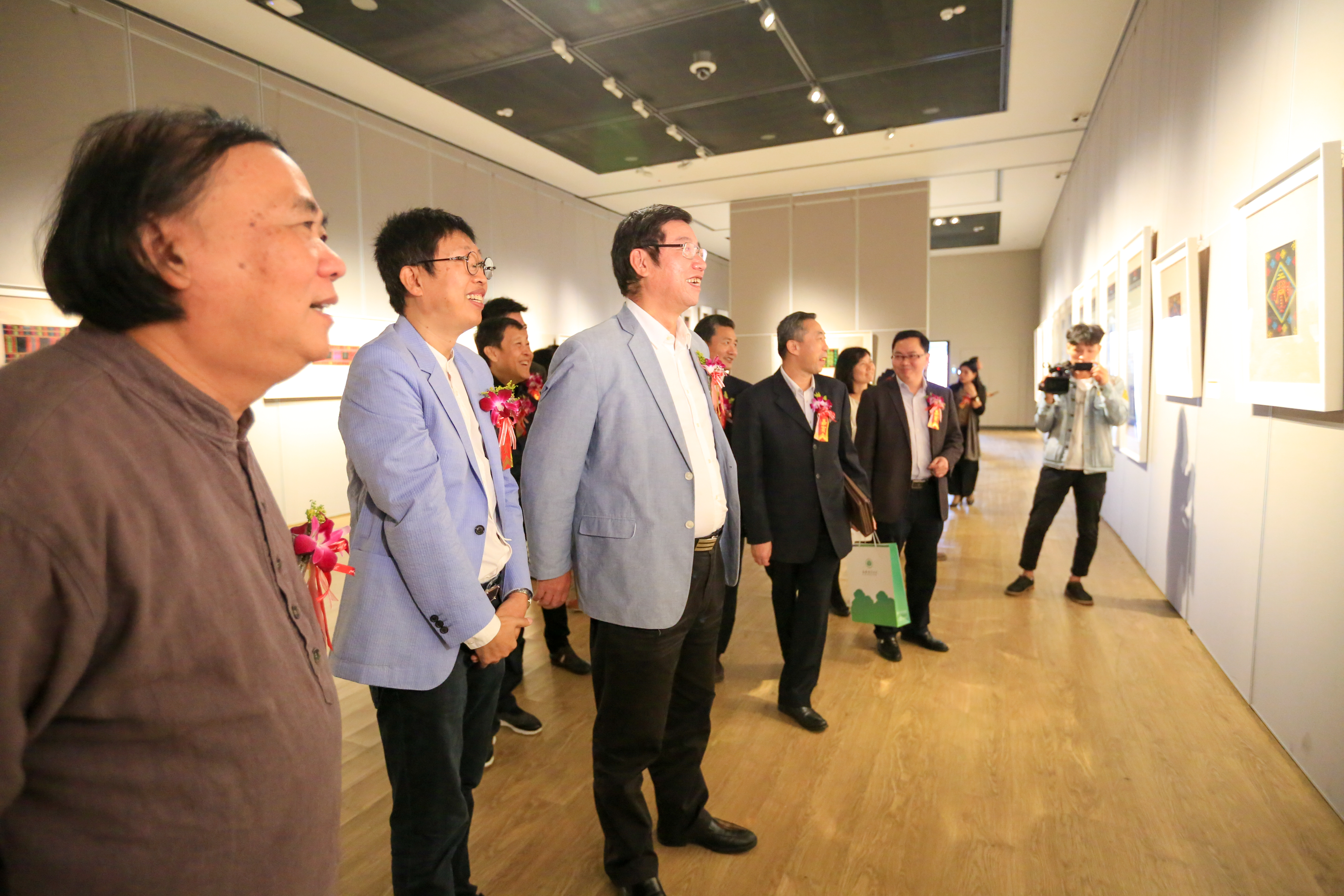 “黎锦风韵”国家艺术基金黎锦人才培养项目成果汇报展开展