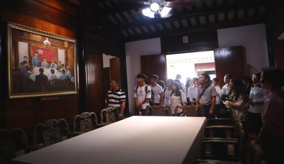 美术学院师生党员赴中共琼崖一大会址开展“不忘初心、牢记使命”主题教育党日活动