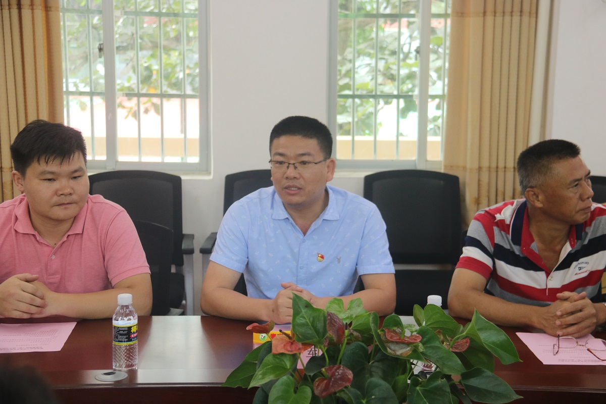 我院书法教学实践基地在海南农垦实验中学签约挂牌 