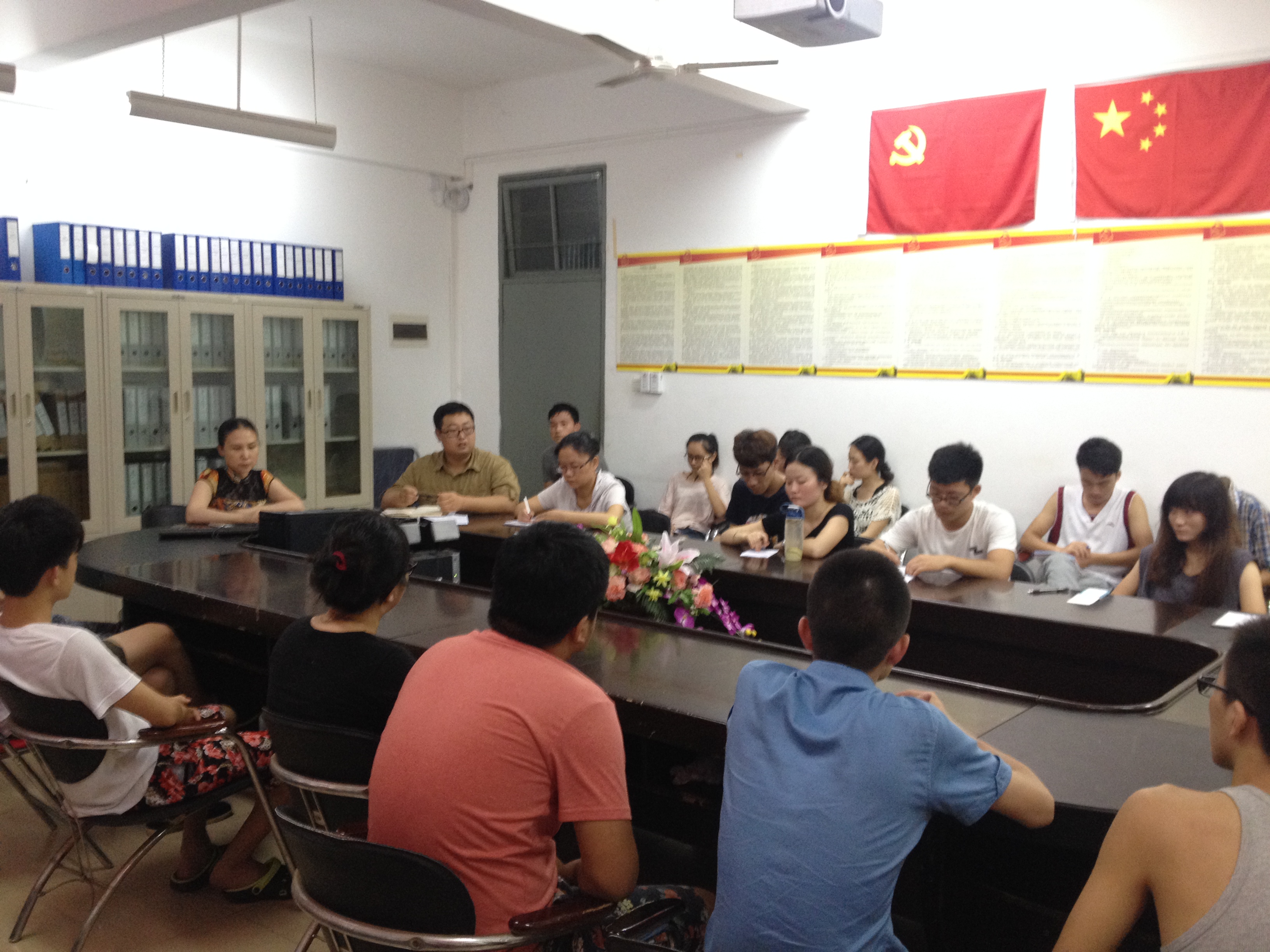 各抒己见 友好沟通—美术学院召开“五月学习生活反馈与意见交流座谈会”