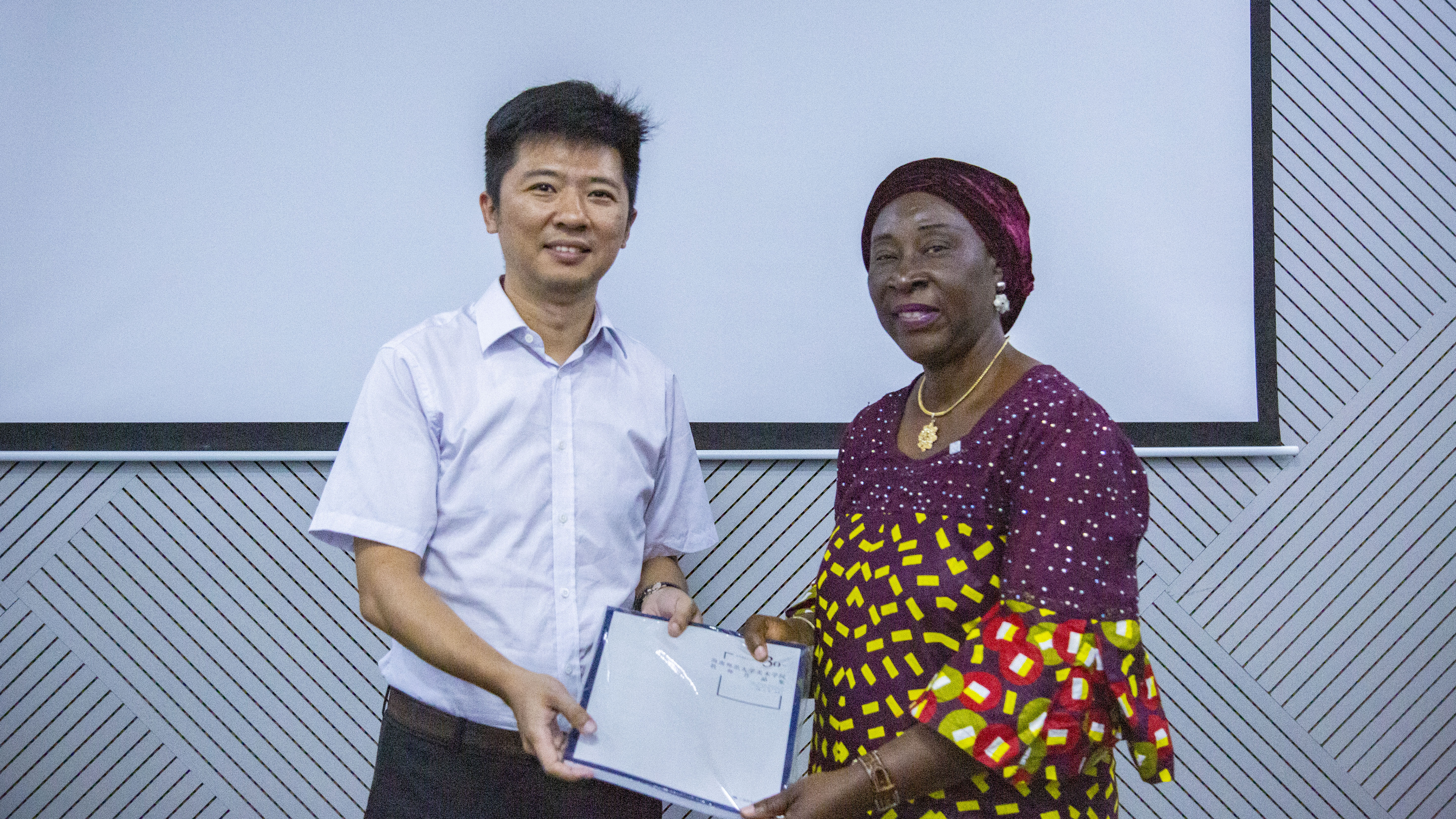 尼日利亚访华团来美术学院进行艺术与学术交流