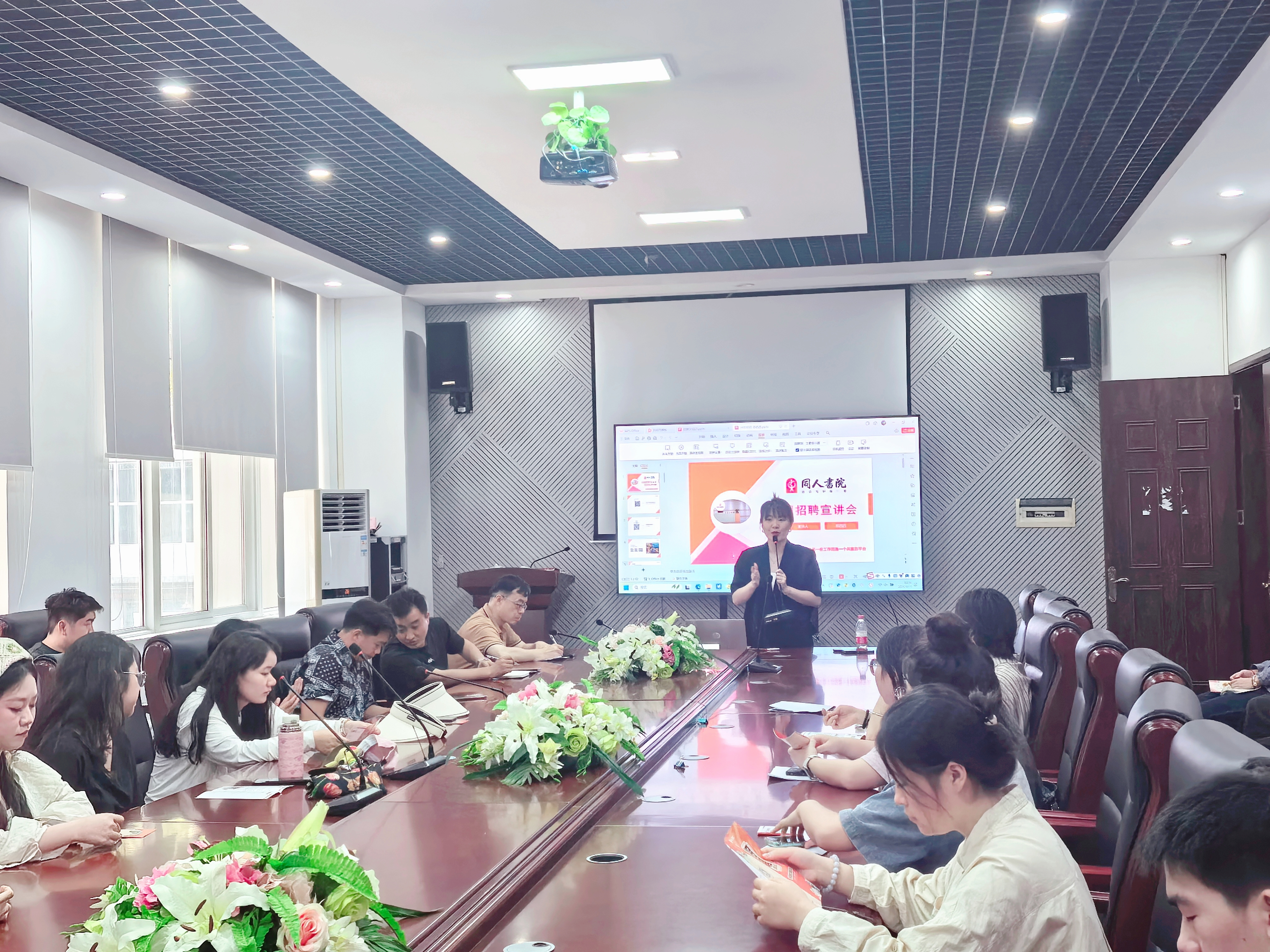 凝心聚力促就业 企业宣讲进校园