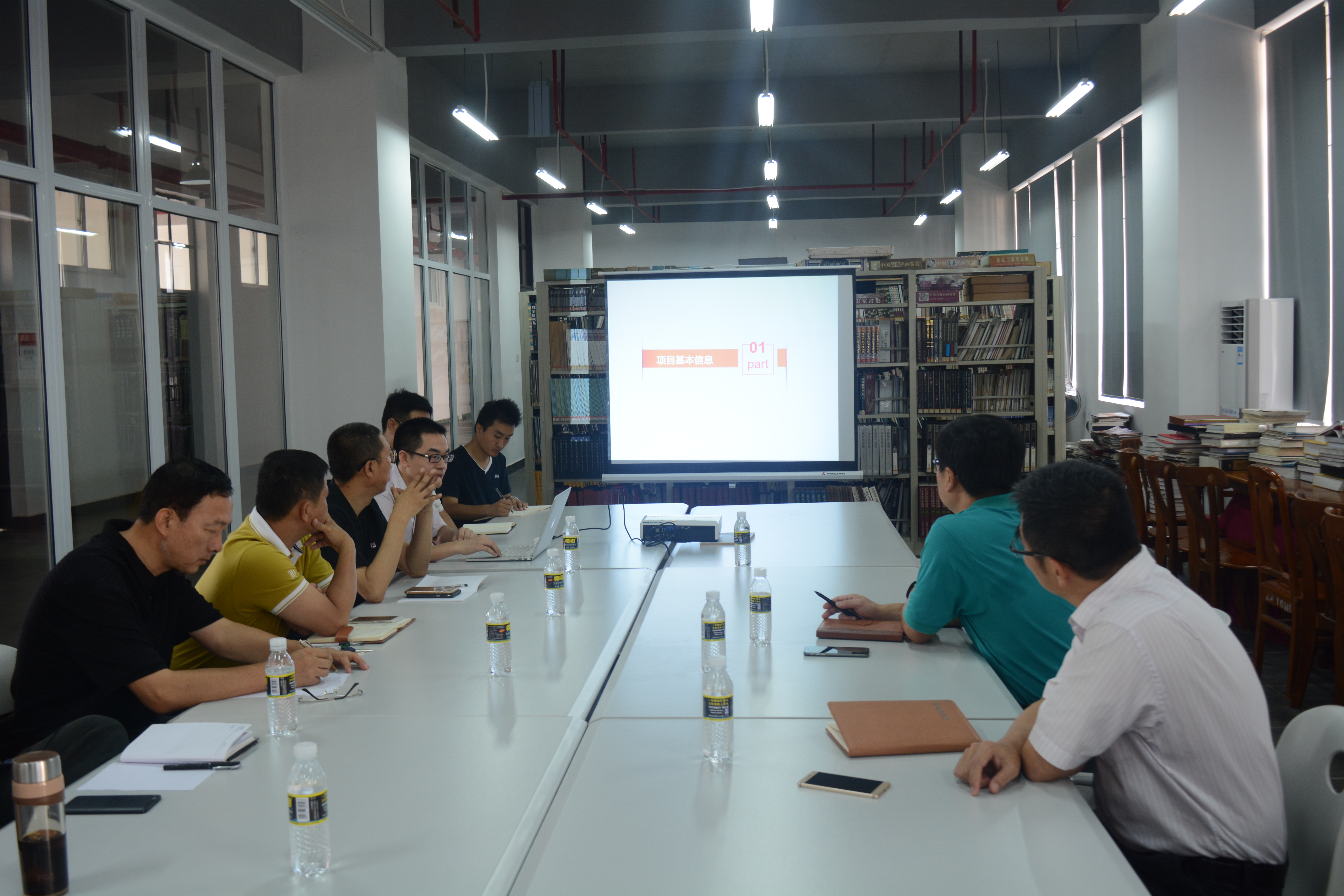 学校党委副书记梁谋同志一行来美术学院调研