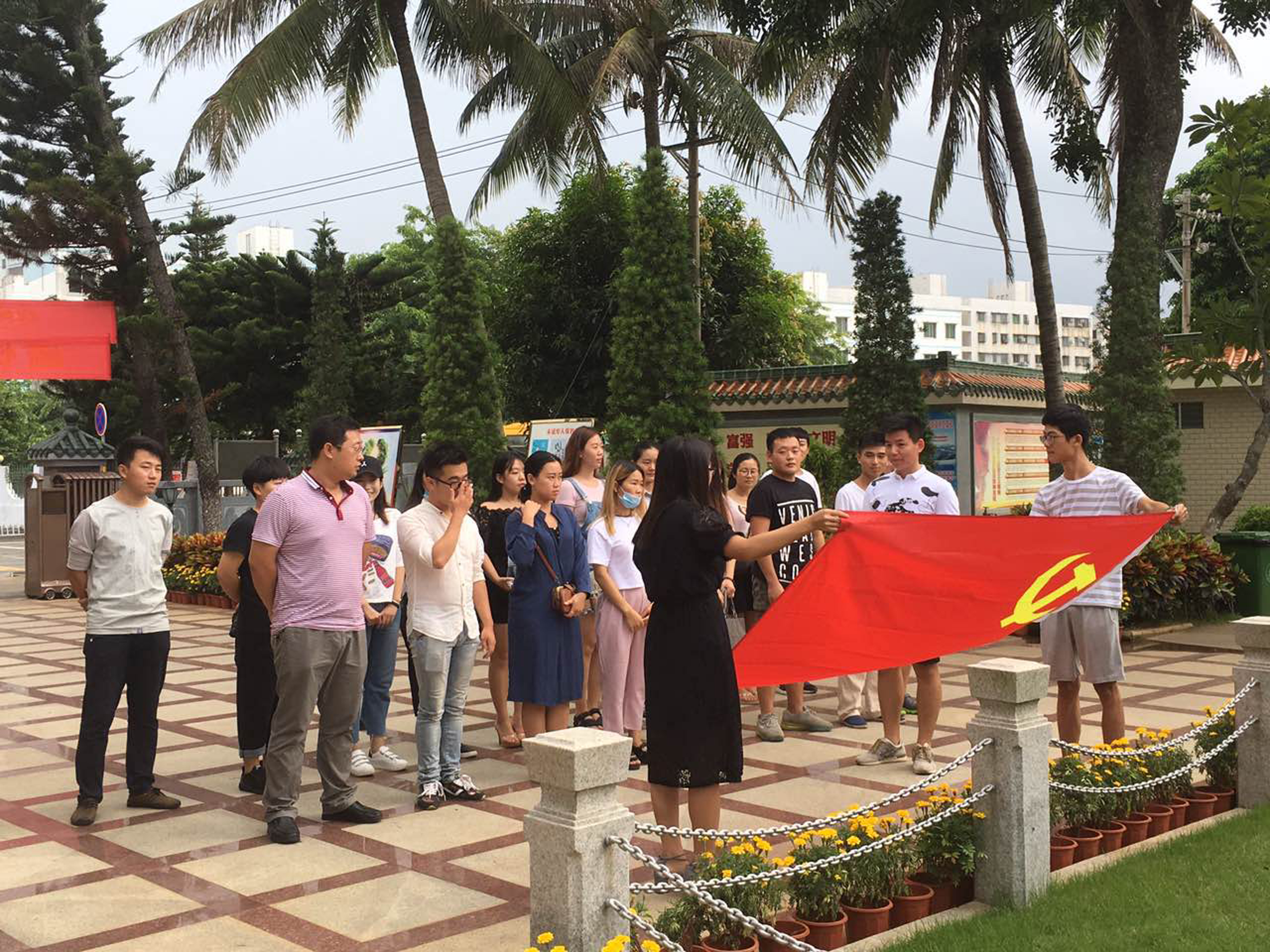 美术学院党委组织参加烈士纪念日活动