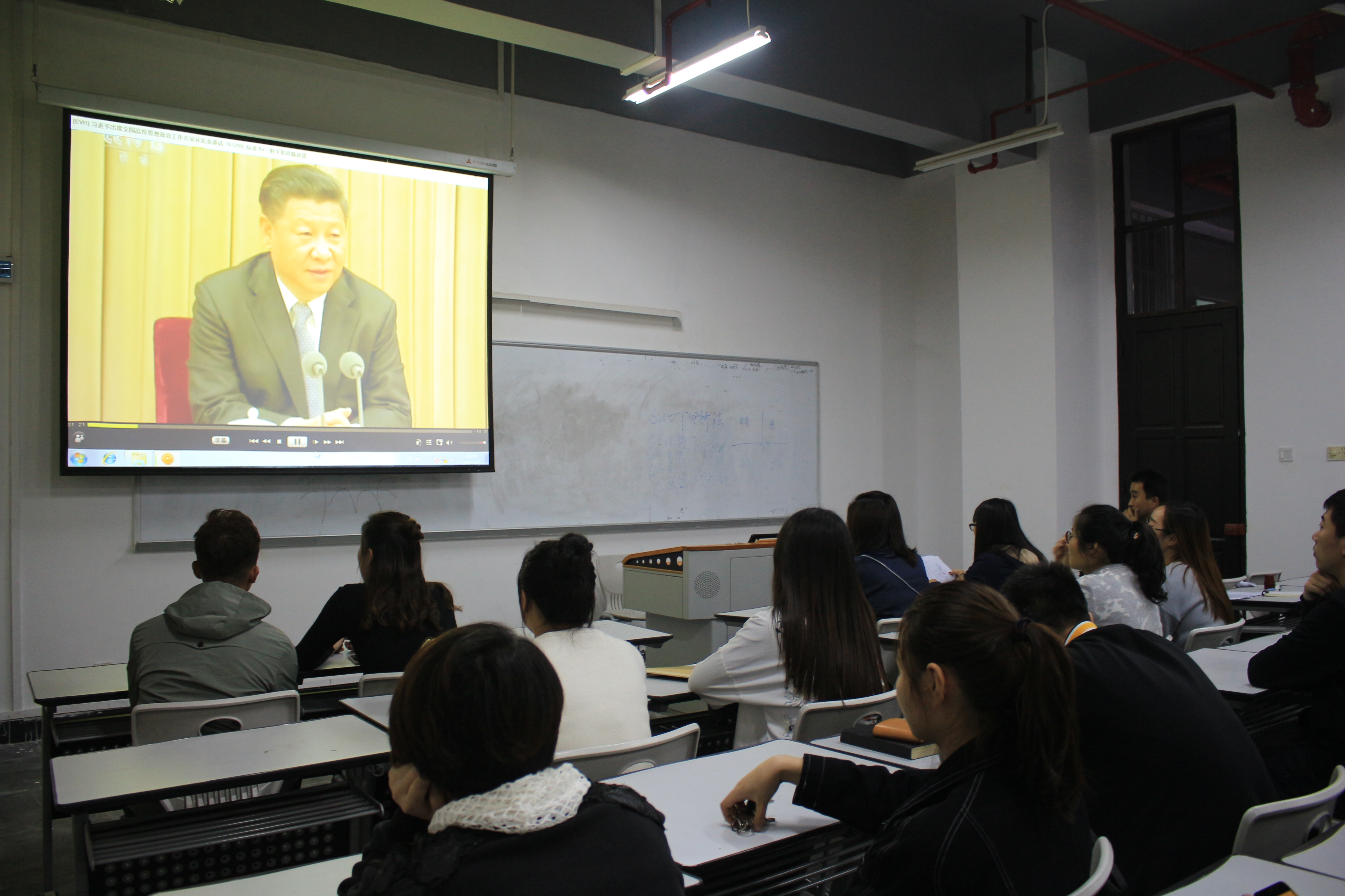 美术学院学生党支部学习“习近平总书记在高校思想政治工作会议上的重要讲话精神”