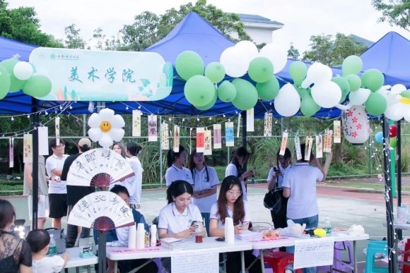 美术学院积极响应参与“志愿者心理嘉年华”活动