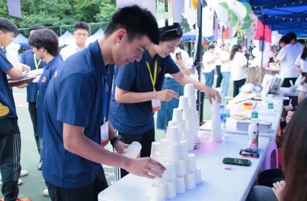 美术学院积极响应参与“志愿者心理嘉年华”活动