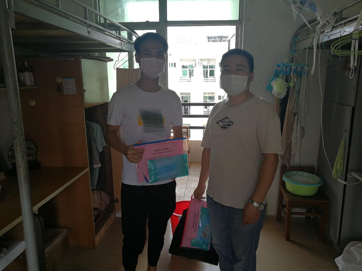 “风里雨里，美院等你”海师美院欢迎学子们回家