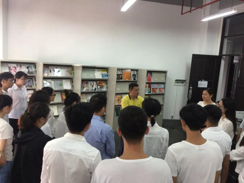 美术学院学生党支部开展“重温入党誓词”活动