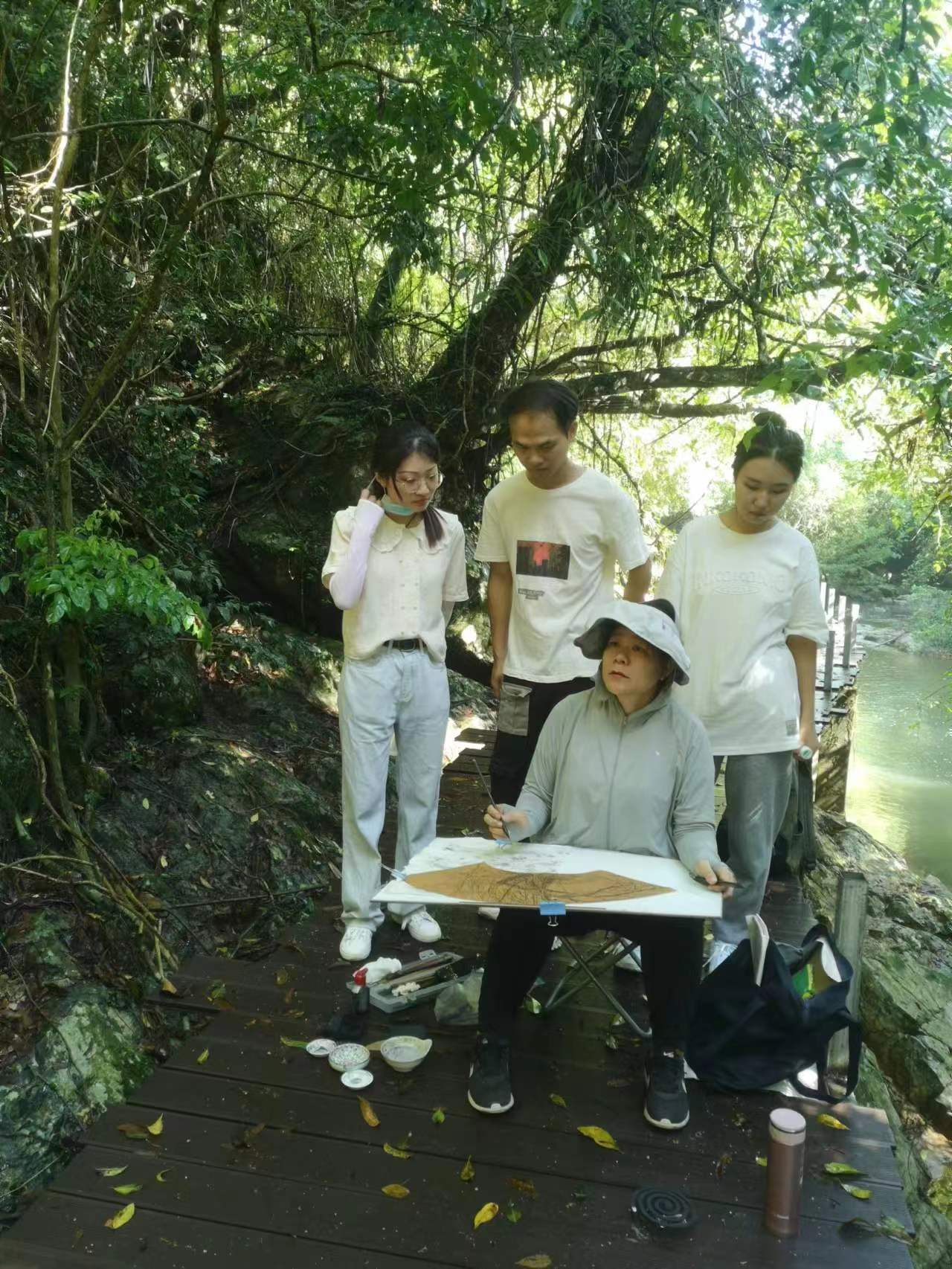 美术学院举办“椰苗美育计划”白沙、昌江中学美术教师创作实践训练营活动圆满成功
