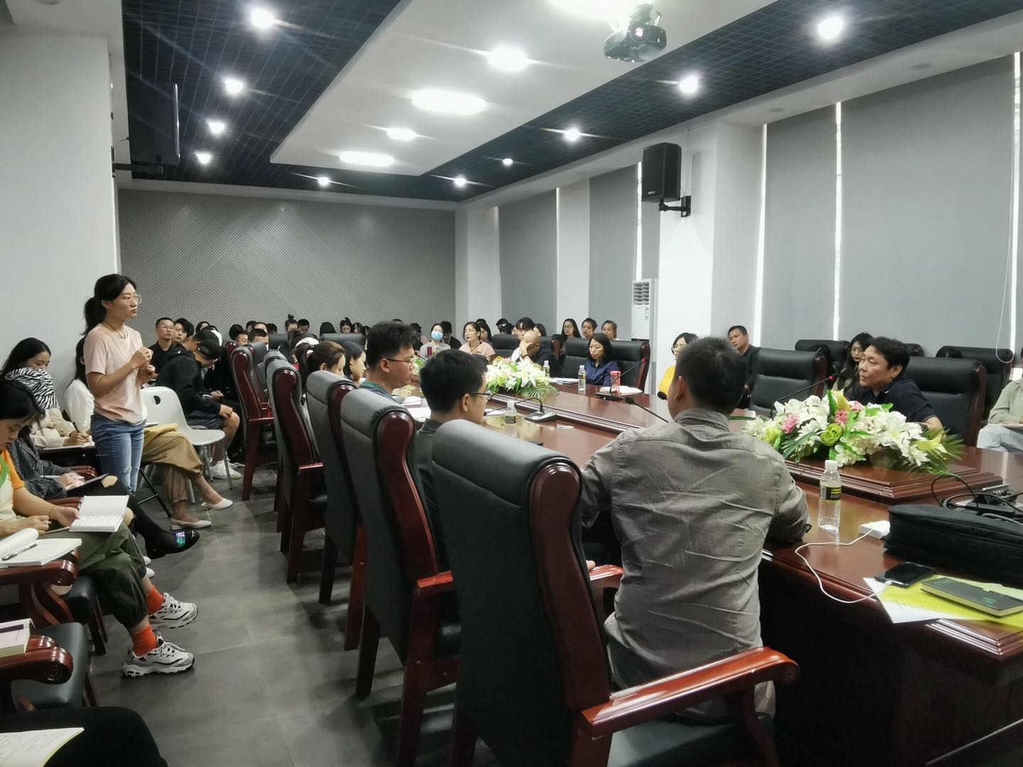 美术学院召开重点项目申报专家交流研讨会