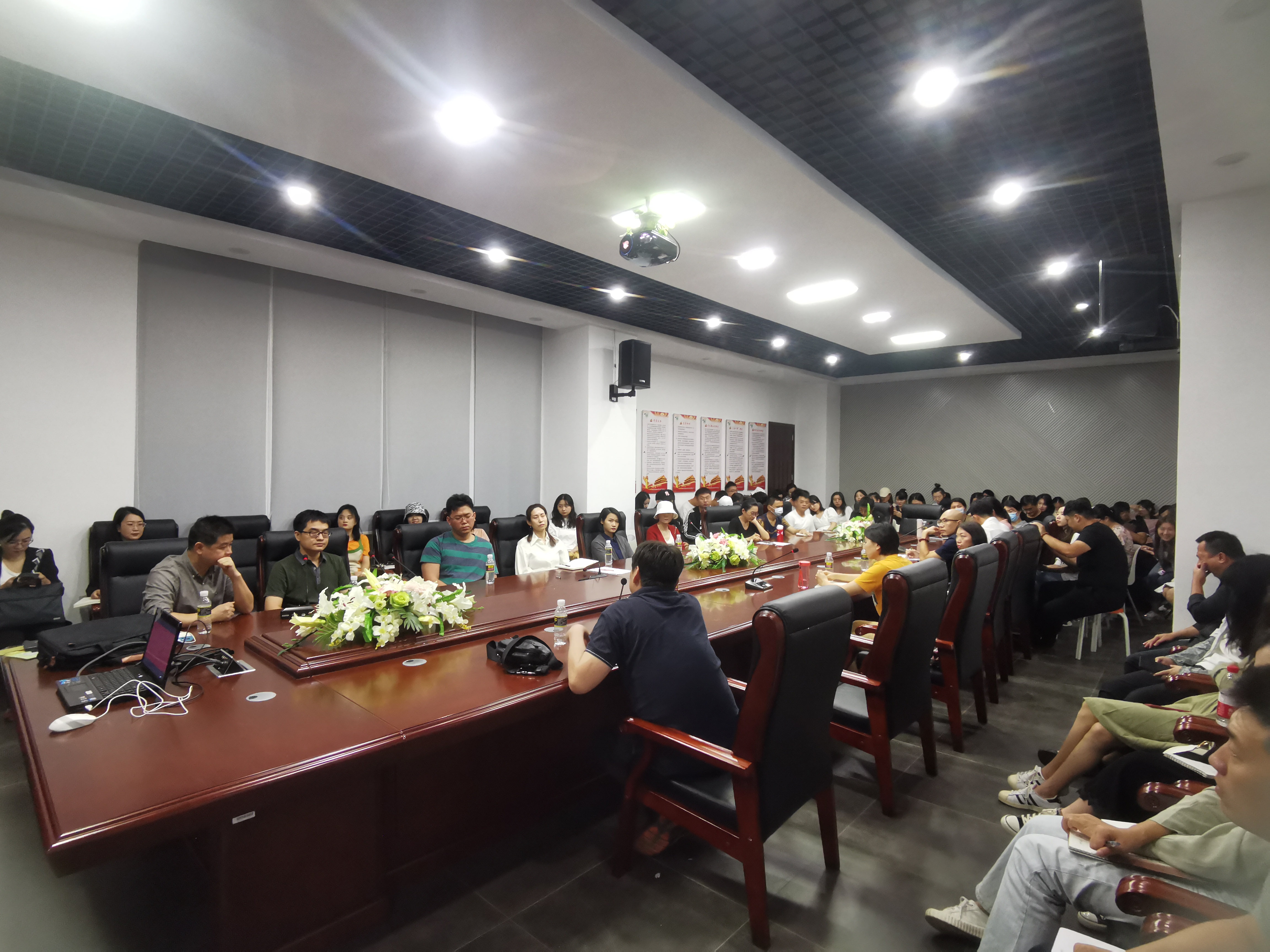 美术学院召开重点项目申报专家交流研讨会