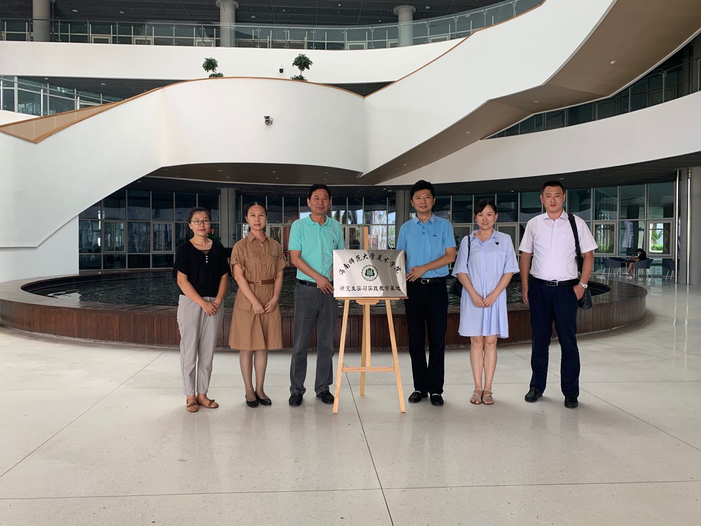 美术学院在ischool微城未来学校建立实践教学基地   