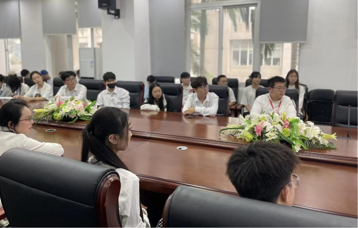 美术学院院长张引教授为学生干部及学生代表讲授“开学第一课”