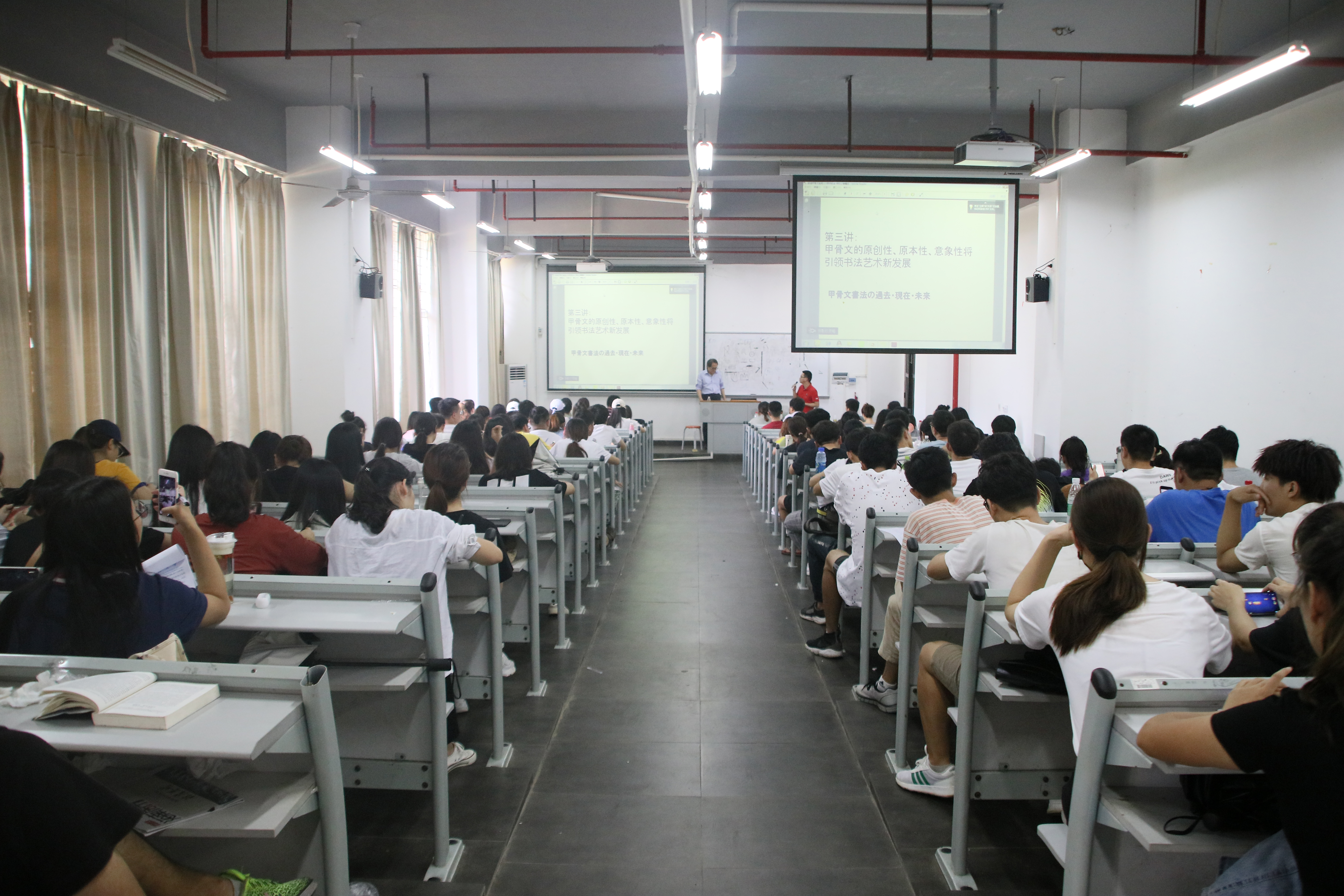 张大顺教授甲骨文书艺讲座在美术学院举行