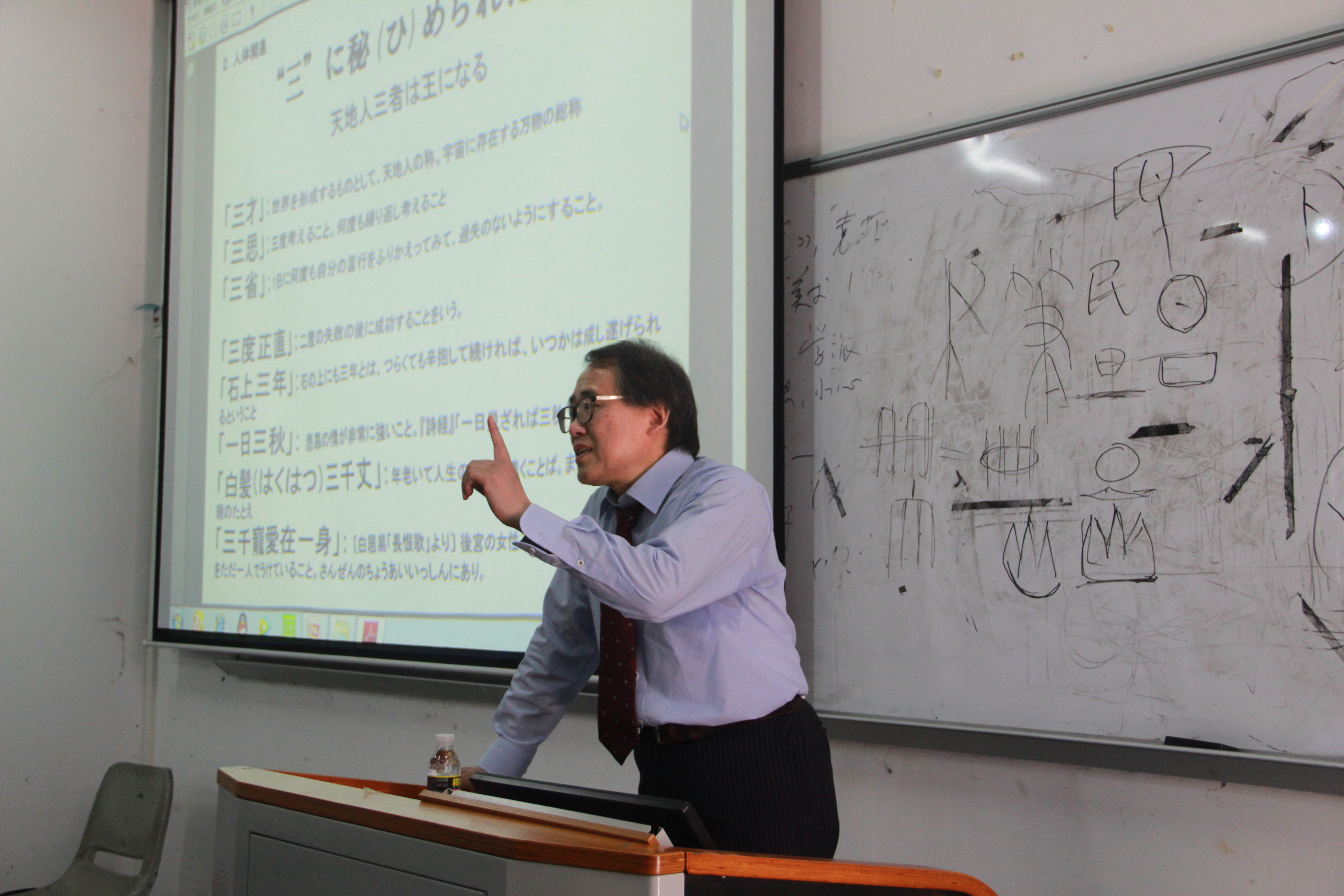 张大顺教授甲骨文书艺讲座在美术学院举行