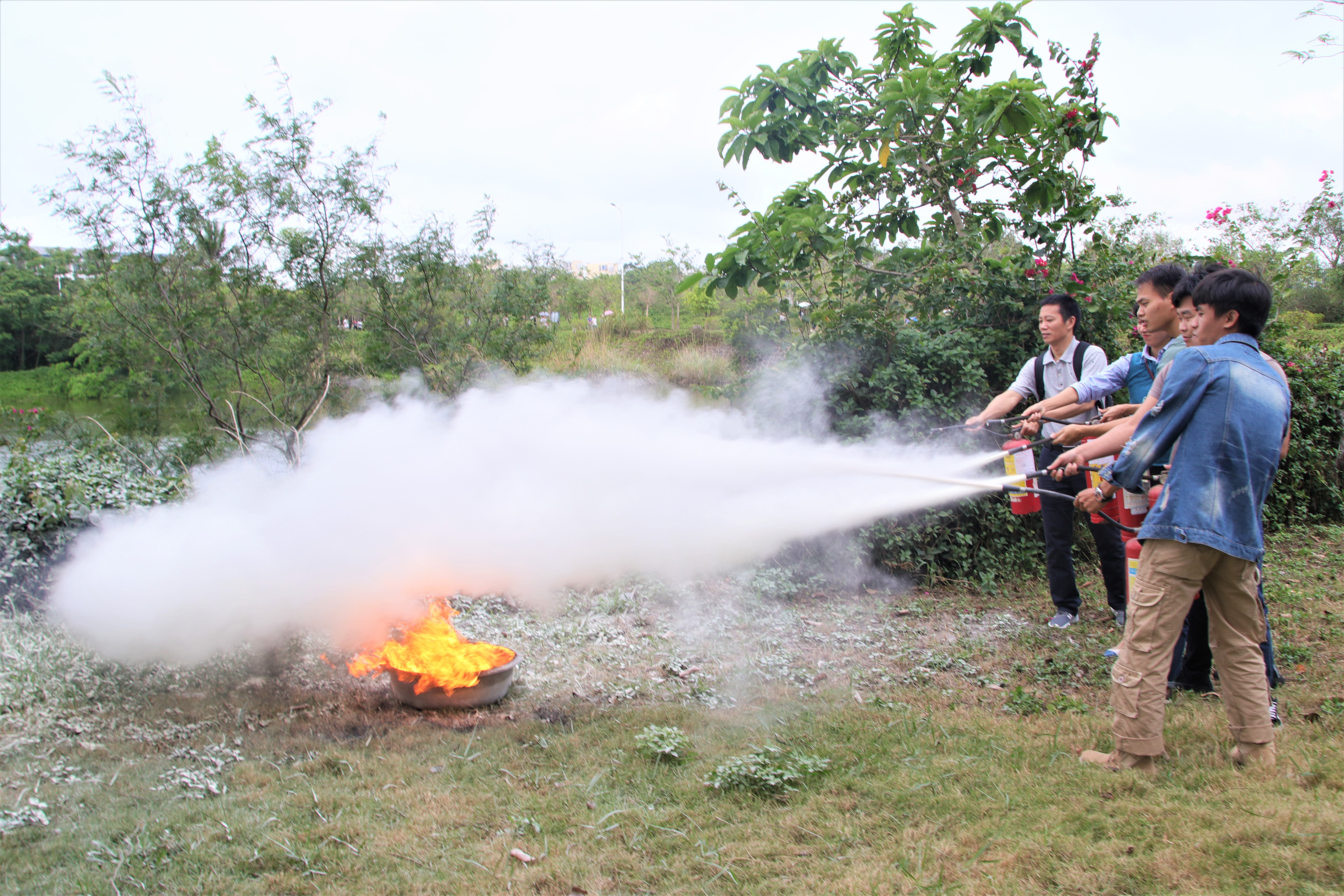 美术学院组织开展消防安全知识讲座及演练活动