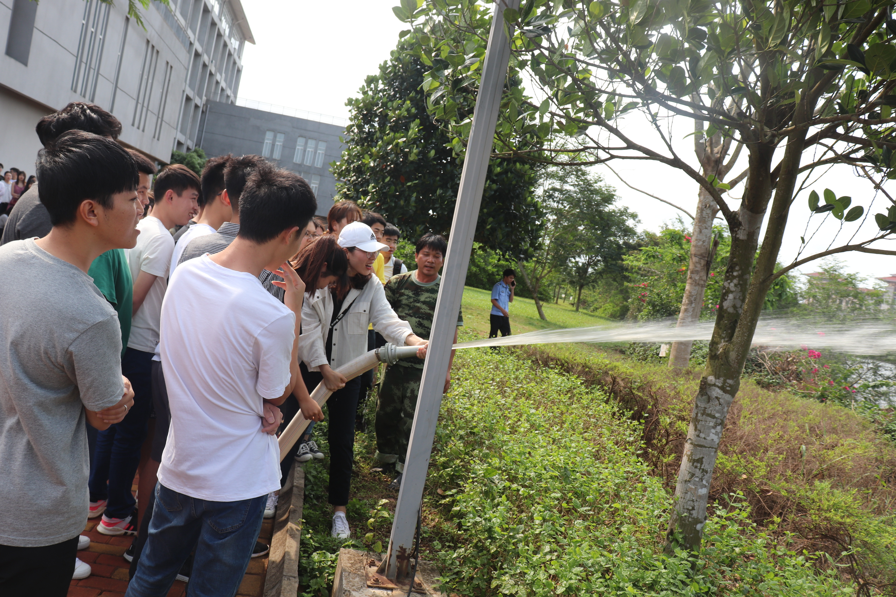 美术学院组织开展消防安全知识讲座及演练活动