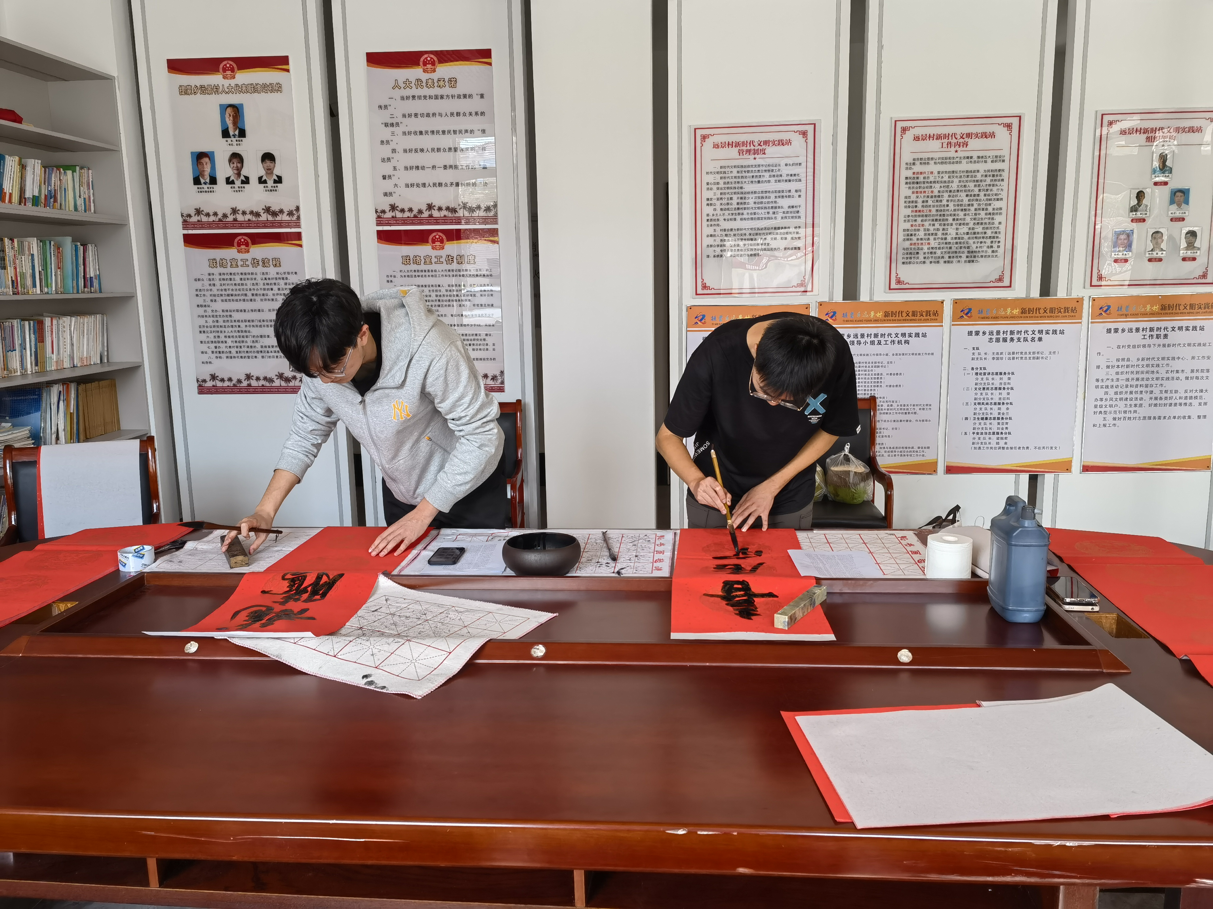 美术学院党委开展“写春联 迎新春 送祝福 ”活动