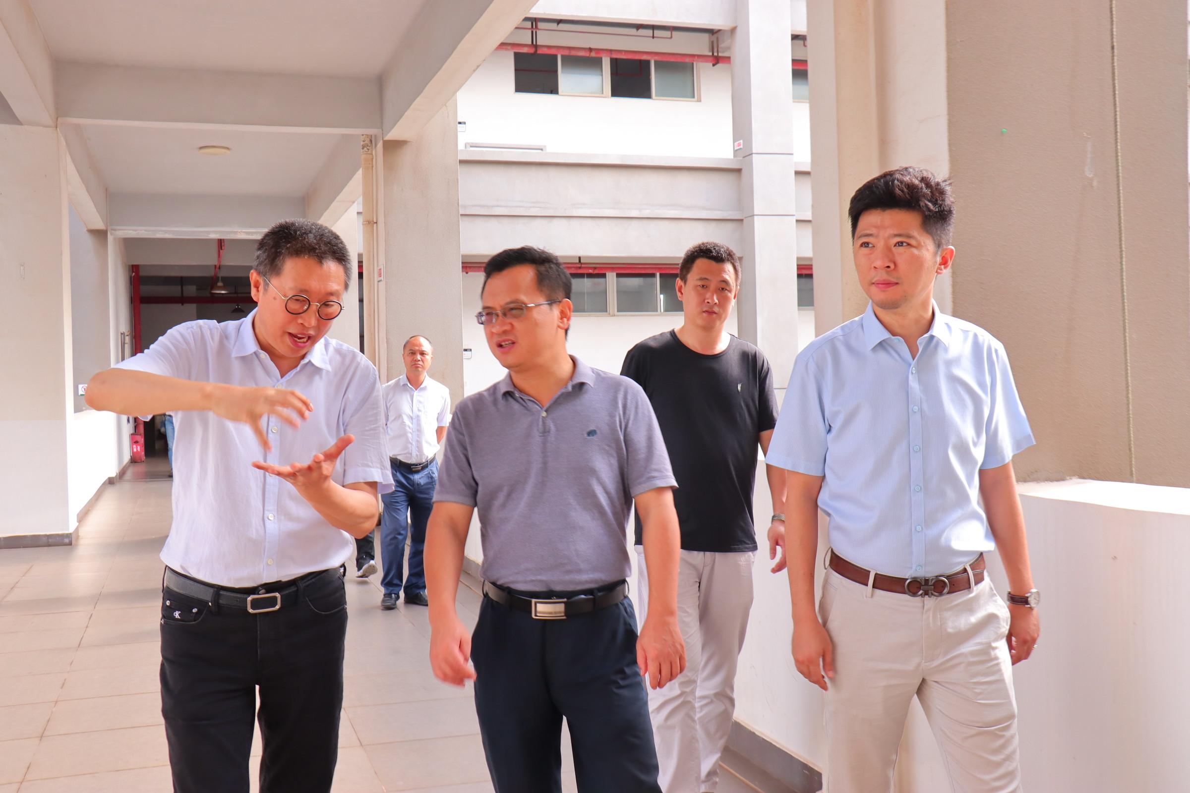 校领导走访调研美术学院