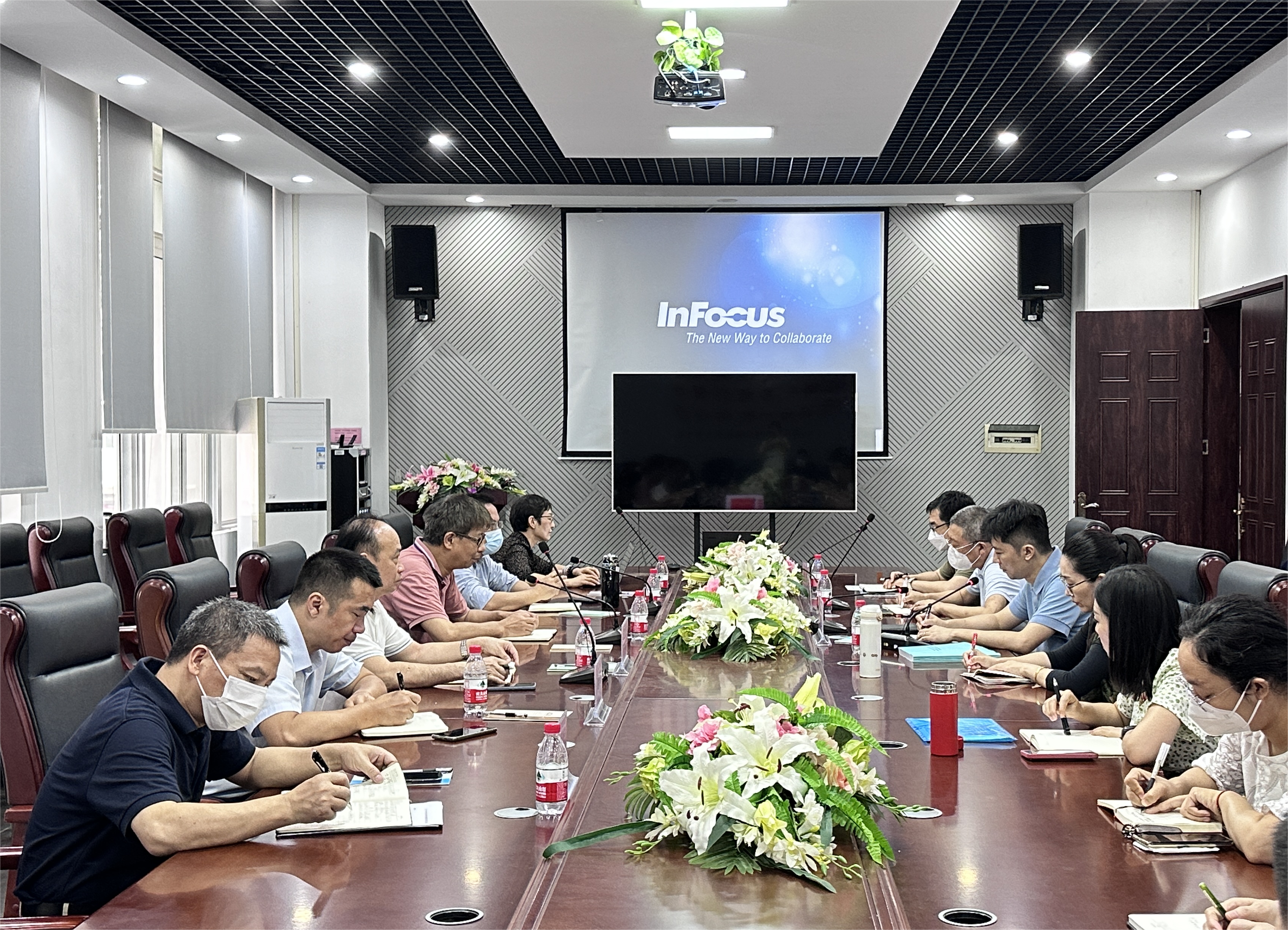 校领导到美术学院调研指导工作