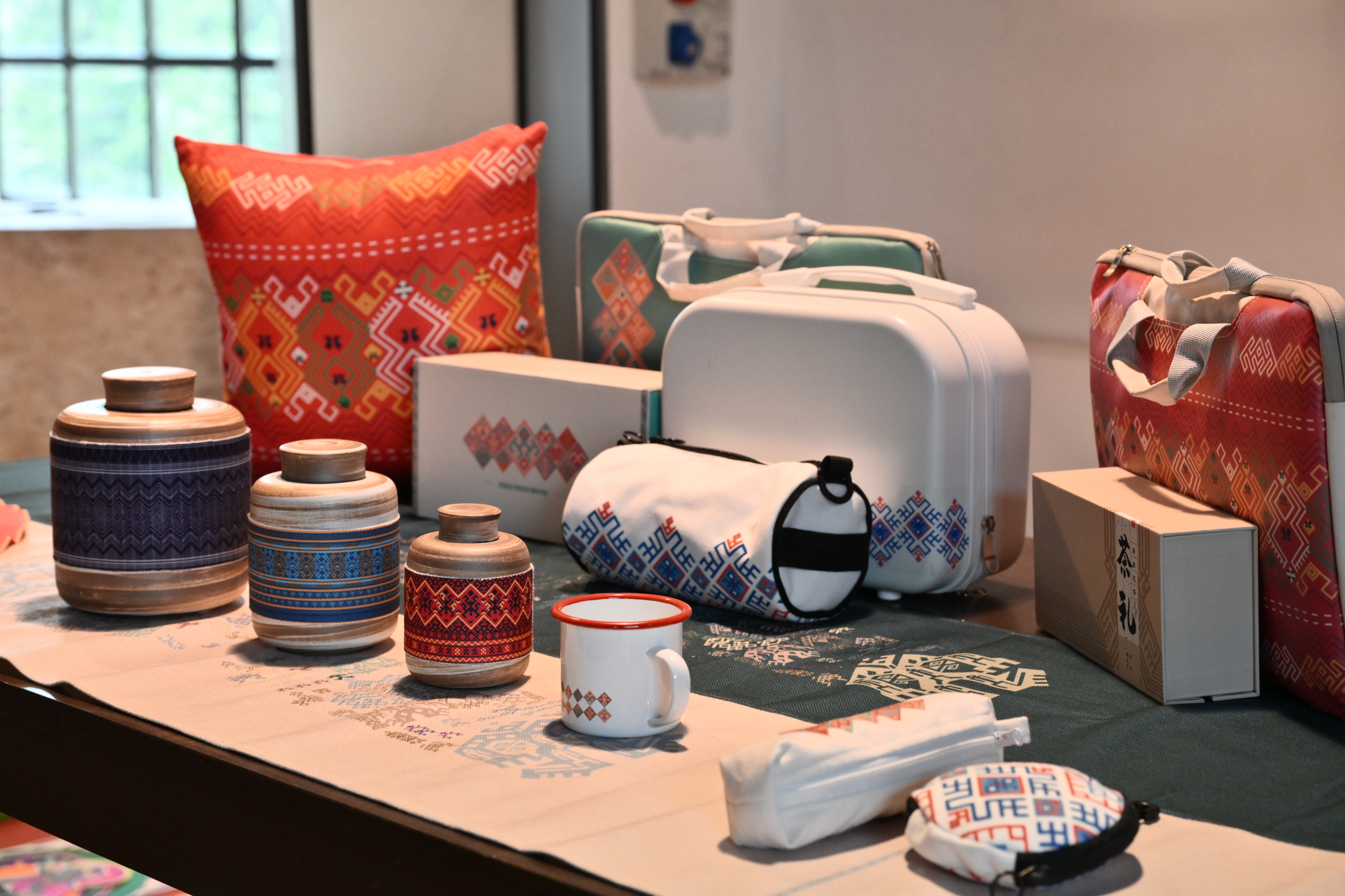 美术学院海南优秀传统非遗艺术文化保护与传承创新设计展将在米兰国际设计周中国周展