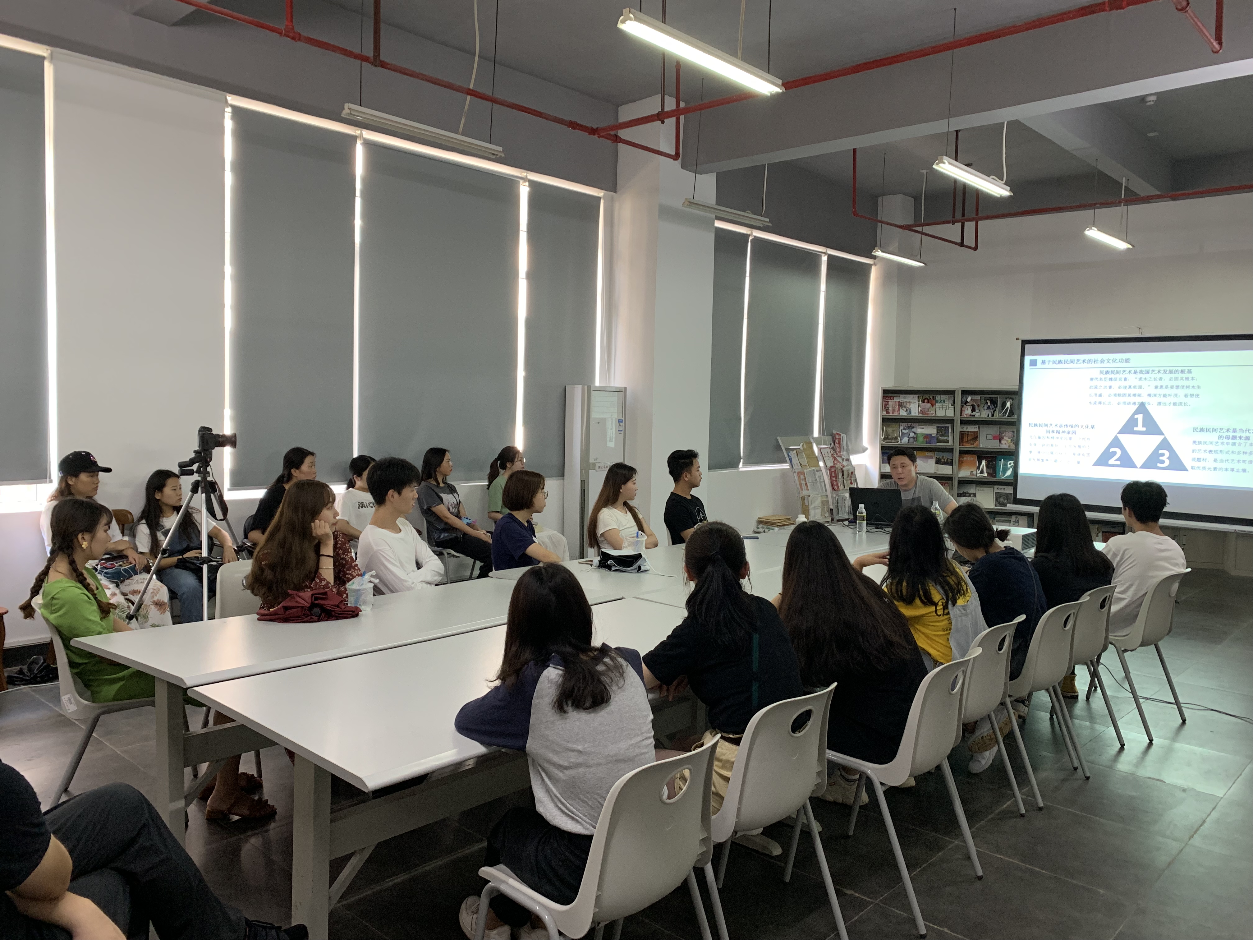 美术学院举办美术、设计系列讲座