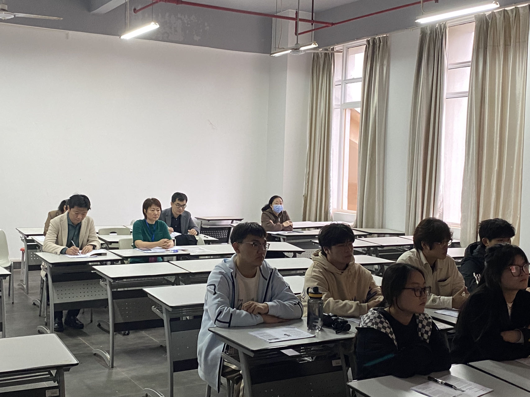 副校长王瑜莅临美术学院指导开学教学工作