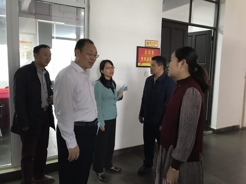 学校领导及相关职能部门领导来美术学院调研