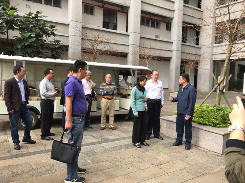 学校领导及相关职能部门领导来美术学院调研